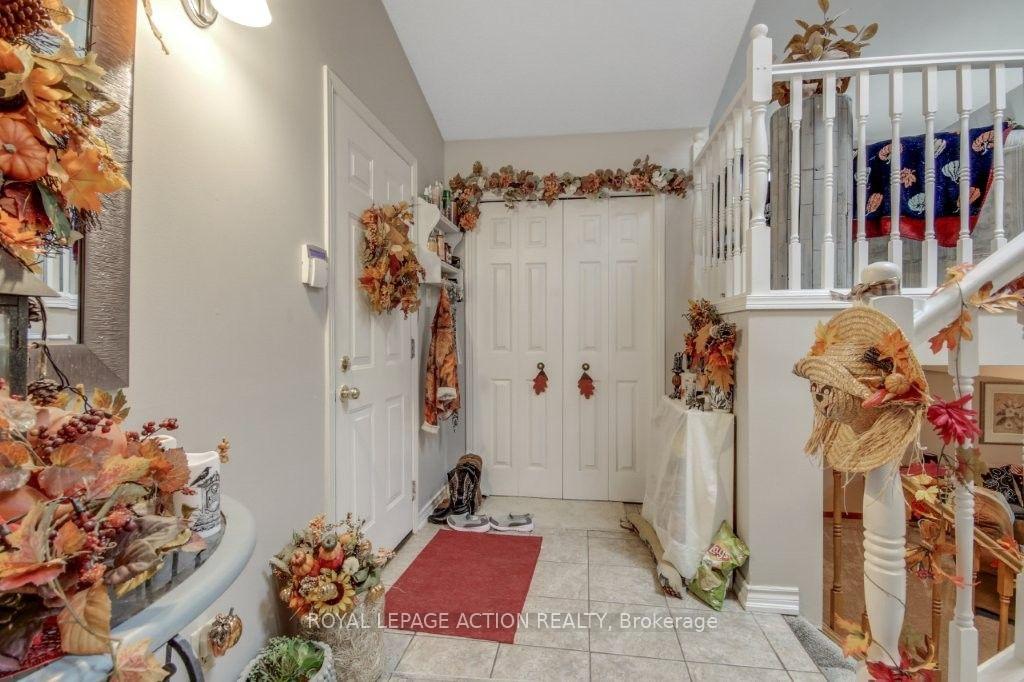 Photo 3 of 72 Lynden Hill Crescent, Brantford, Lynden Hills — HOMEH