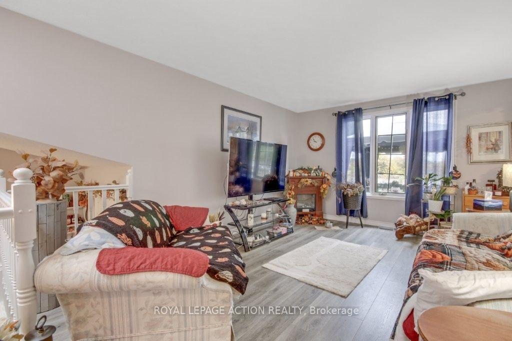 Photo 7 of 72 Lynden Hill Crescent, Brantford, Lynden Hills — HOMEH
