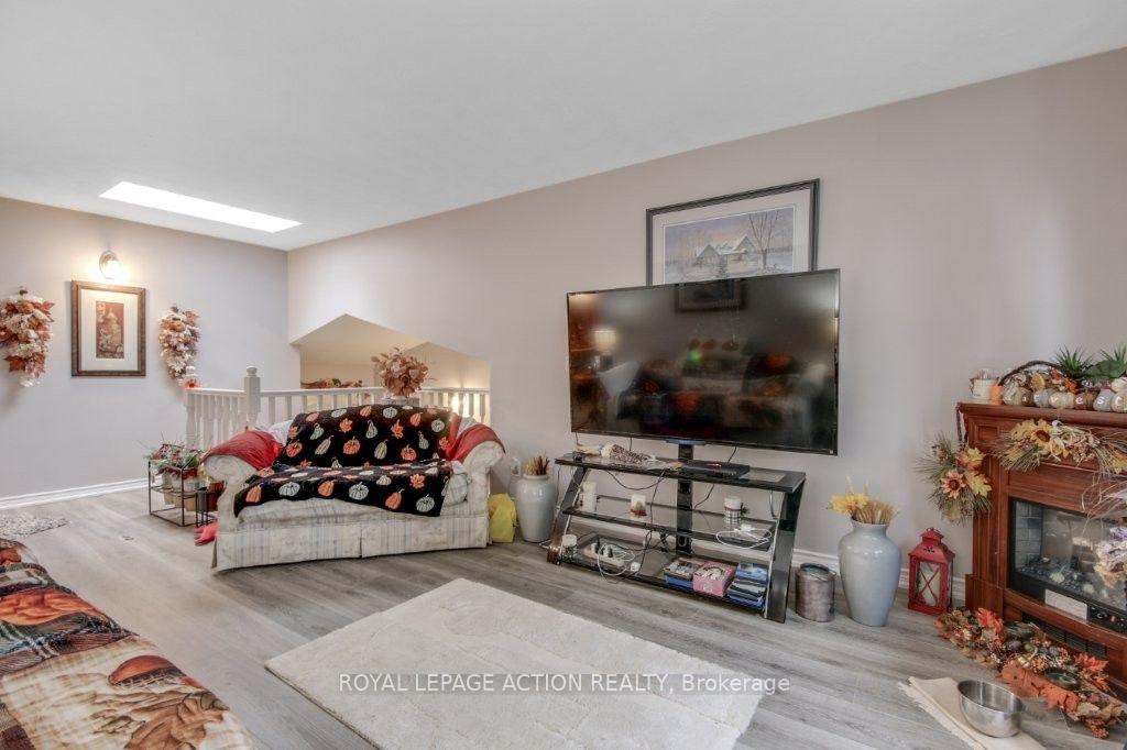 Photo 8 of 72 Lynden Hill Crescent, Brantford, Lynden Hills — HOMEH