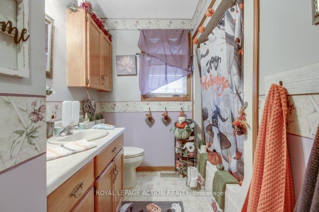 Photo 9 of 72 Lynden Hill Crescent, Brantford, Lynden Hills — HOMEH