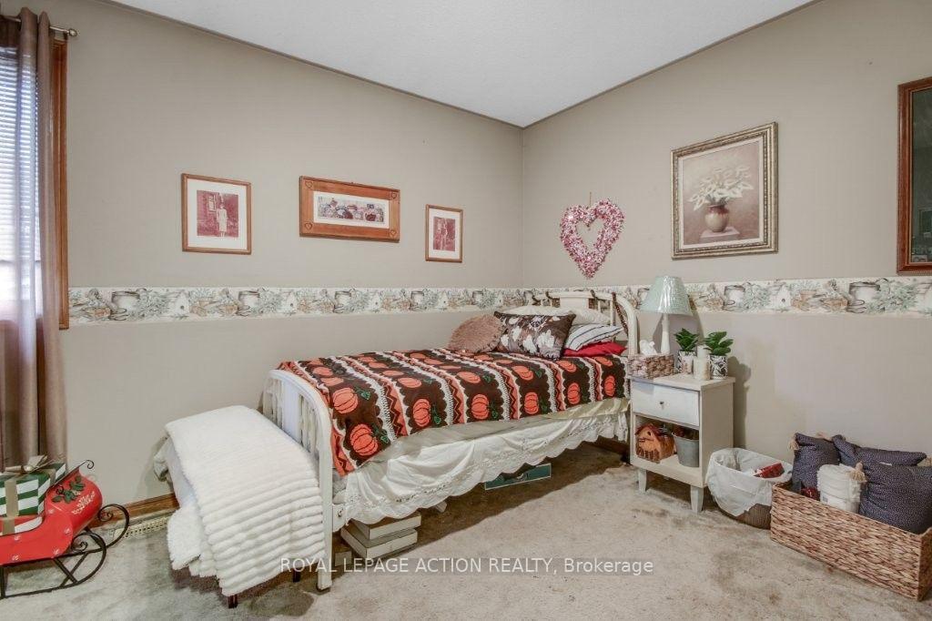Photo 10 of 72 Lynden Hill Crescent, Brantford, Lynden Hills — HOMEH