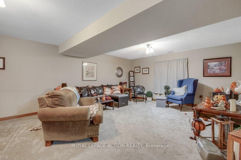 Photo 13 of 72 Lynden Hill Crescent, Brantford, Lynden Hills — HOMEH
