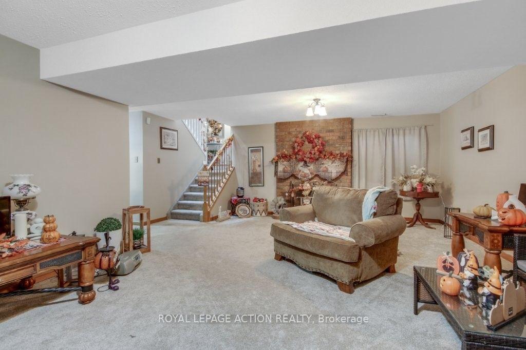 Photo 14 of 72 Lynden Hill Crescent, Brantford, Lynden Hills — HOMEH