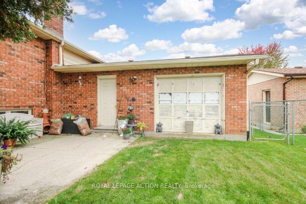 Photo 21 of 72 Lynden Hill Crescent, Brantford, Lynden Hills — HOMEH