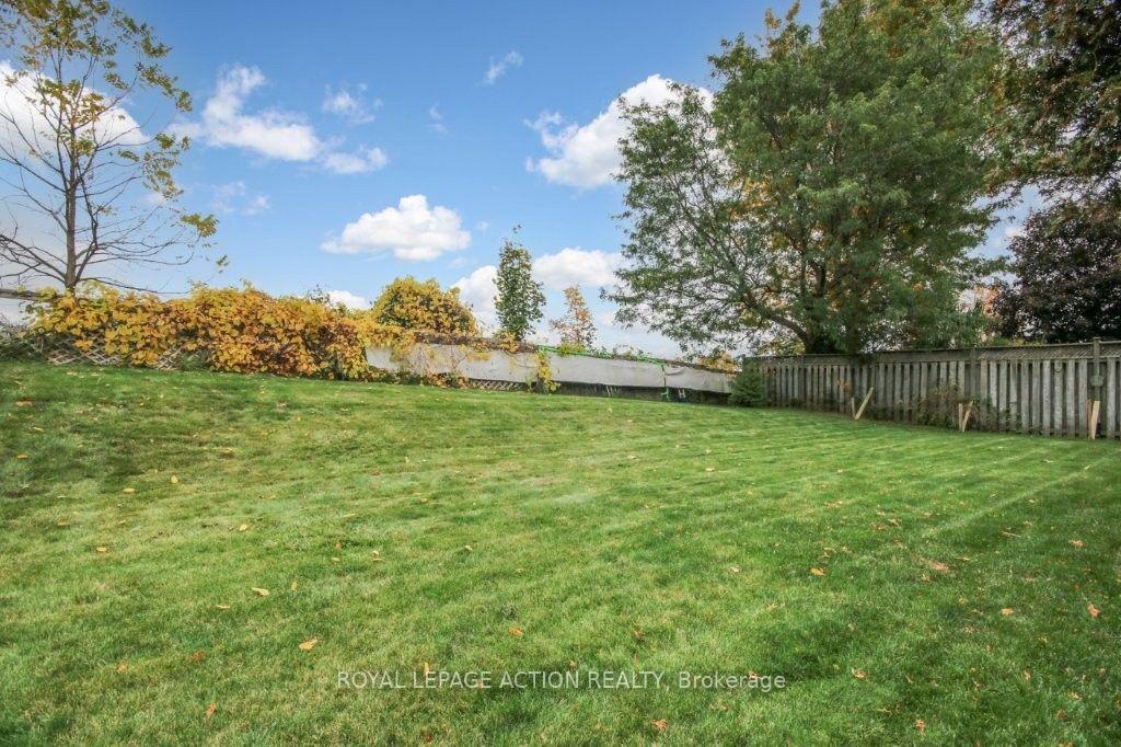 Photo 23 of 72 Lynden Hill Crescent, Brantford, Lynden Hills — HOMEH