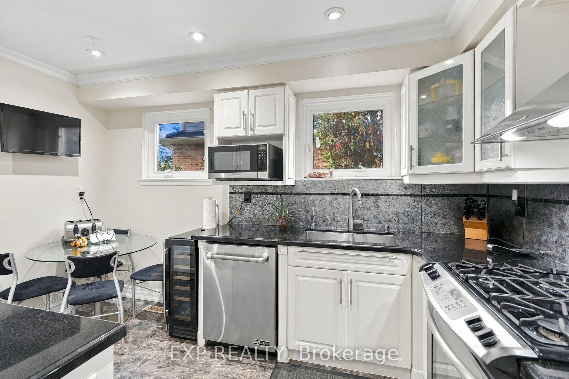 Photo 2 of 88 Valdor Drive, Scarborough, Agincourt North — HOMEH