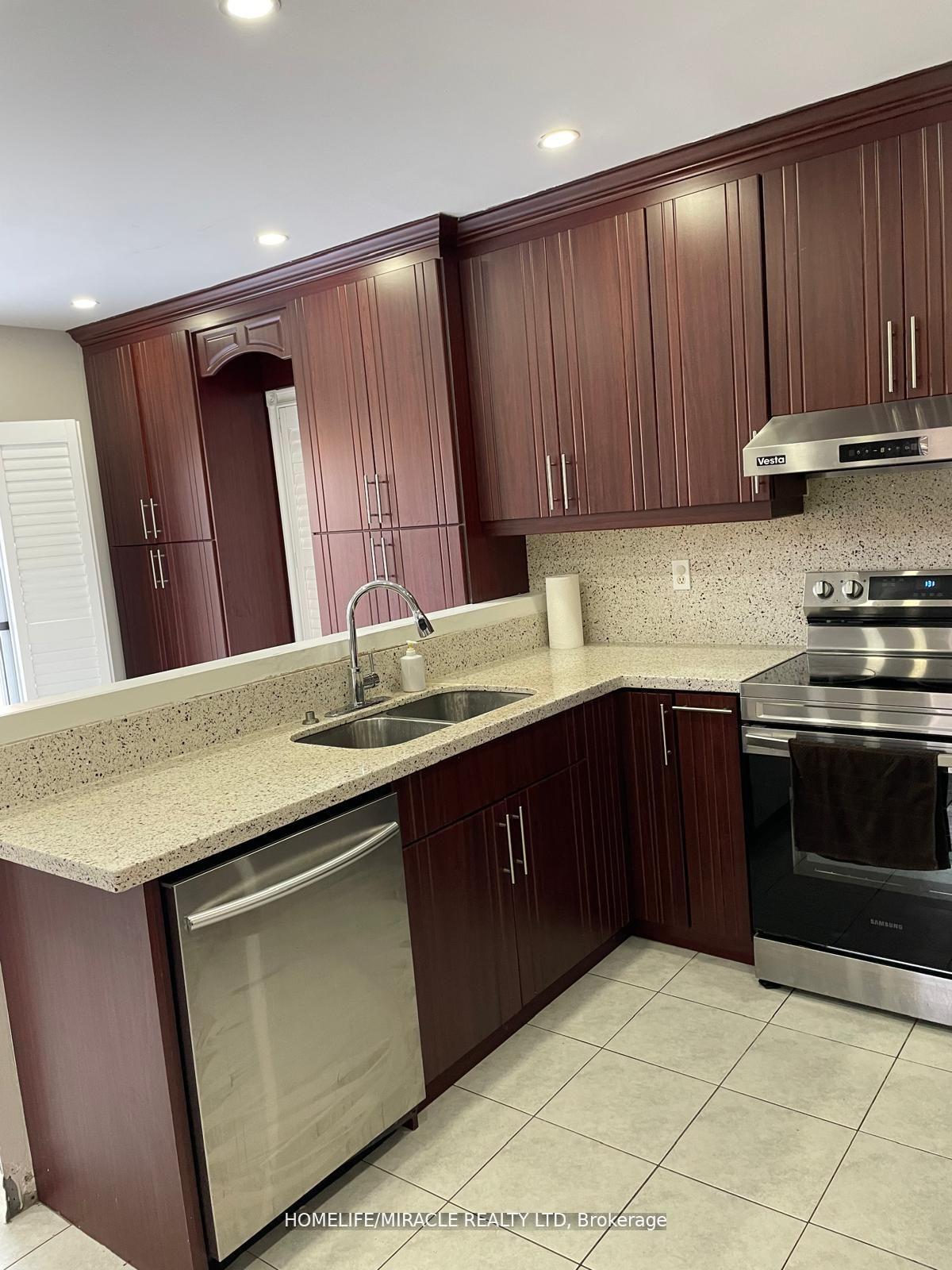 Photo 3 of Unit (Upper portion), 80 Loons Call Crescent, Brampton, Sandringham-Wellington — HOMEH