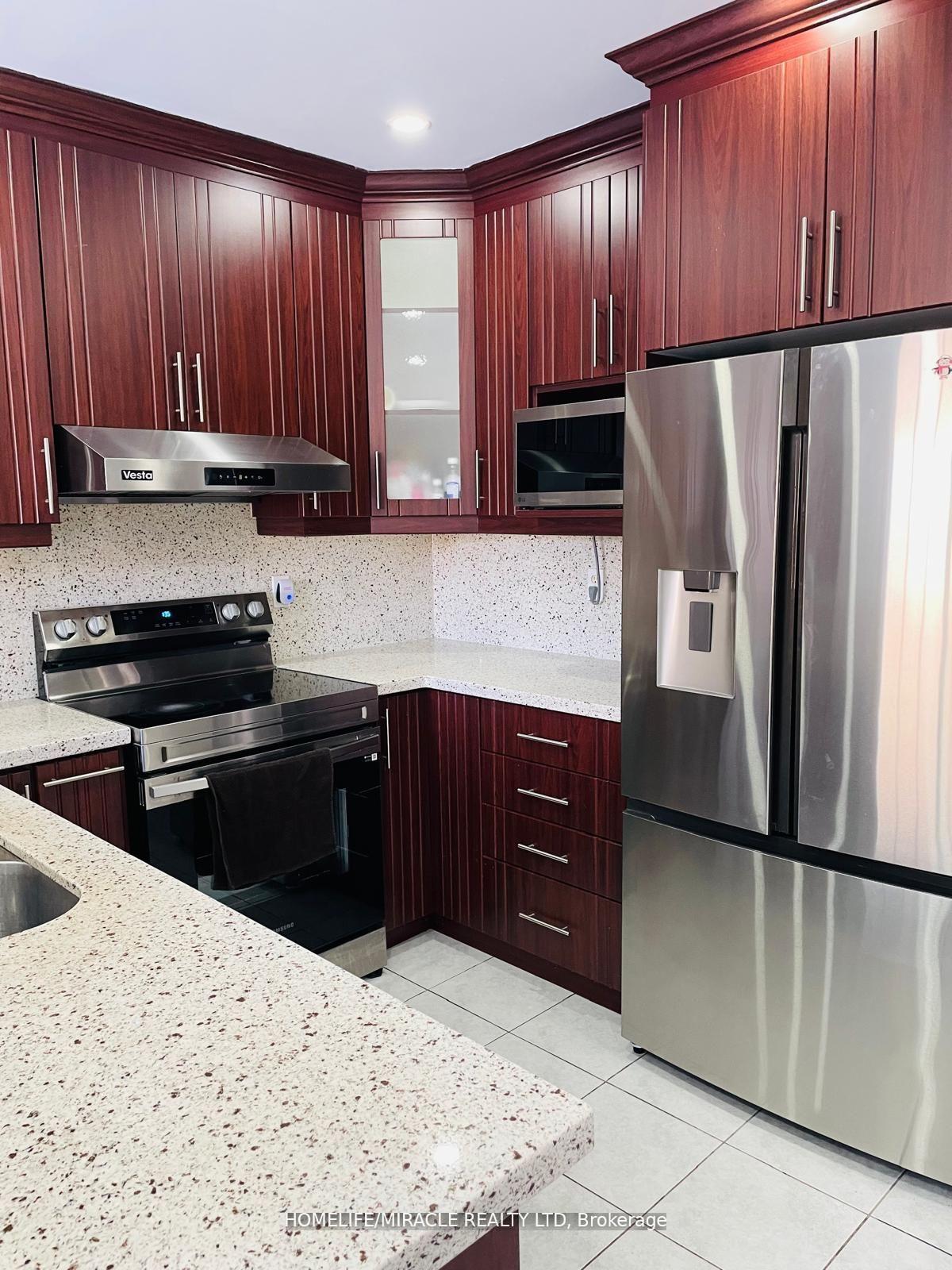 Photo 4 of Unit (Upper portion), 80 Loons Call Crescent, Brampton, Sandringham-Wellington — HOMEH
