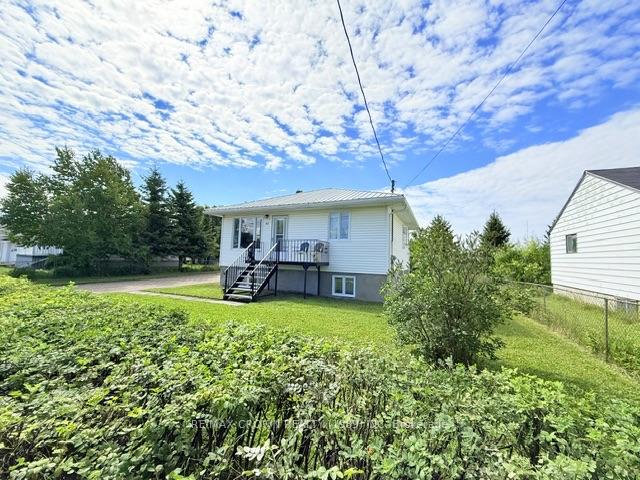 Photo 10 of 63 De L'etang Boulevard, Kapuskasing — HOMEH