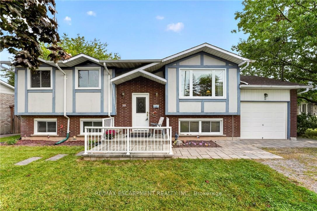 Photo of 5 Brooks Circle