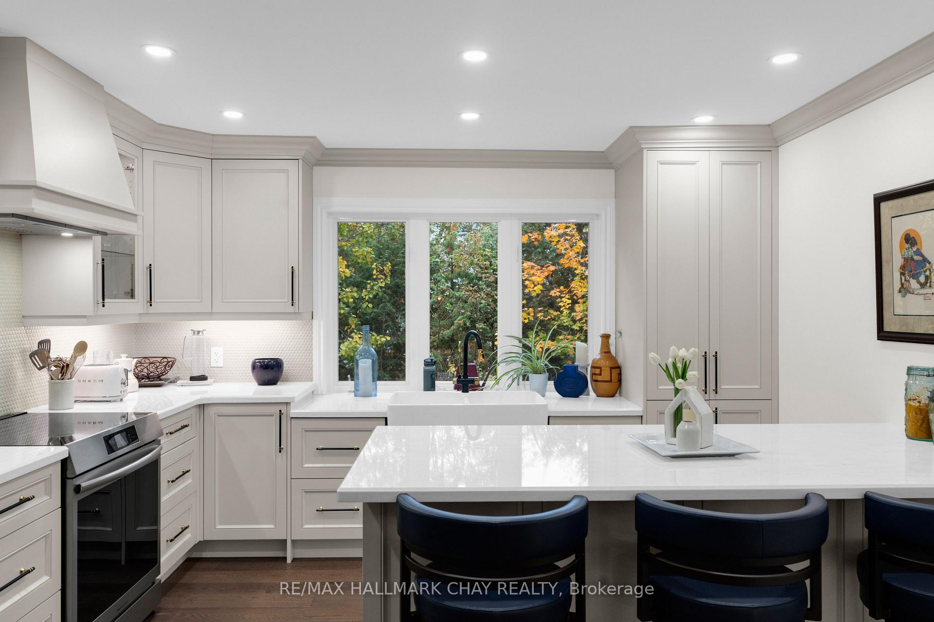 Photo 10 of 795 Jane Boulevard, Midland — HOMEH