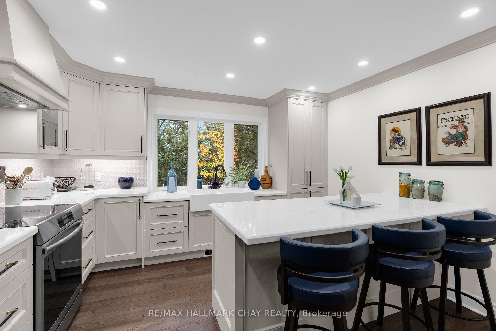 Photo 11 of 795 Jane Boulevard, Midland — HOMEH