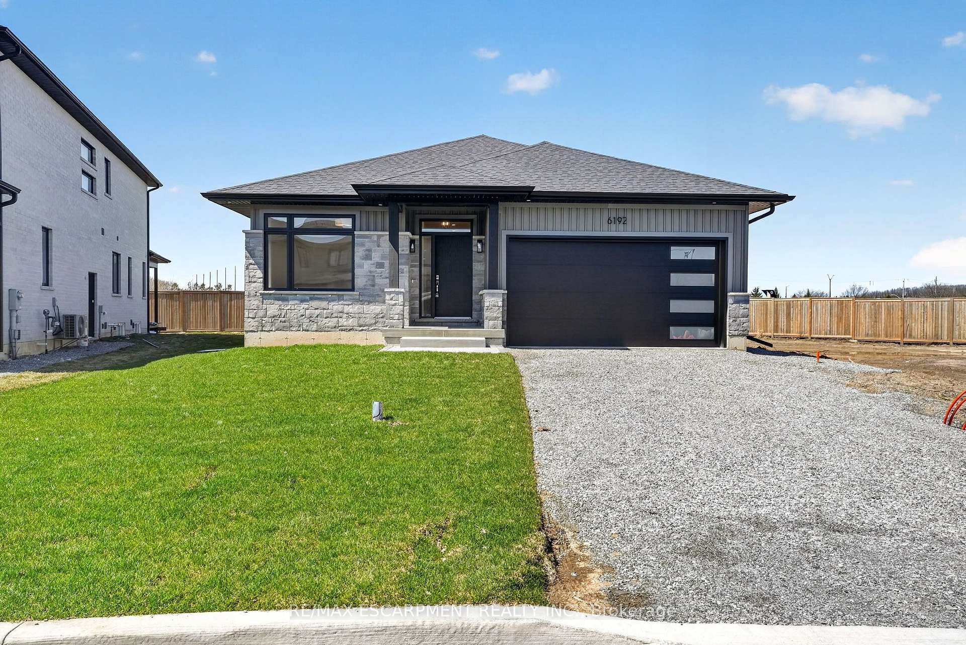 Photo 1 of 6192 Curlin Crescent, Niagara Falls, Forestview — HOMEH