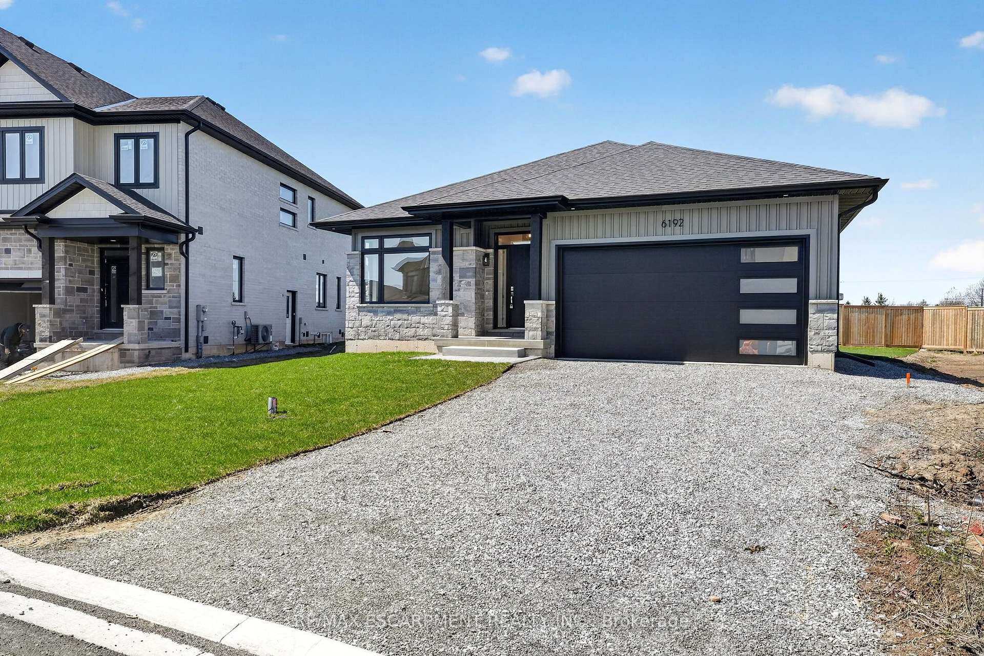 Photo 2 of 6192 Curlin Crescent, Niagara Falls, Forestview — HOMEH