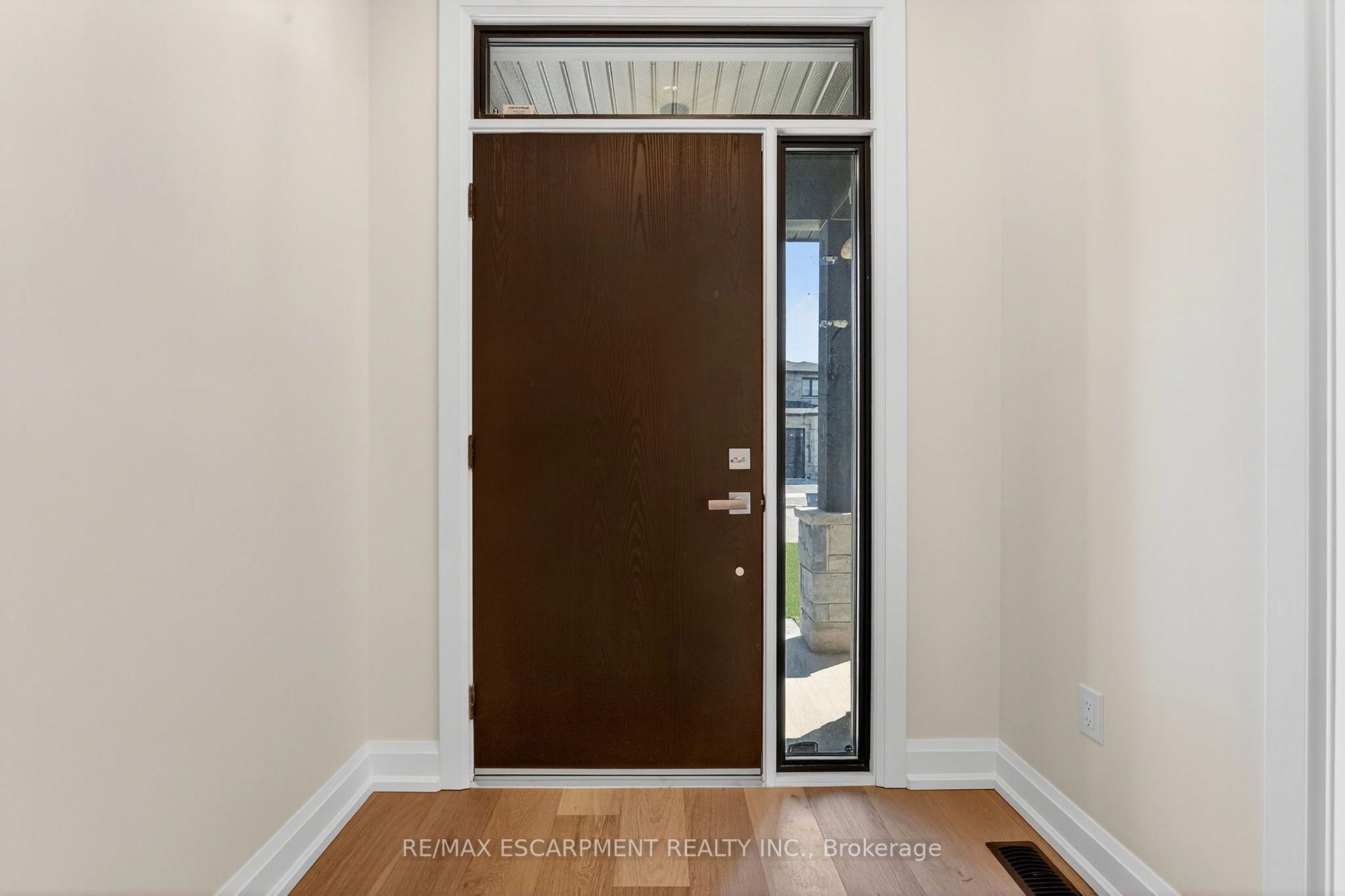 Photo 5 of 6192 Curlin Crescent, Niagara Falls, Forestview — HOMEH