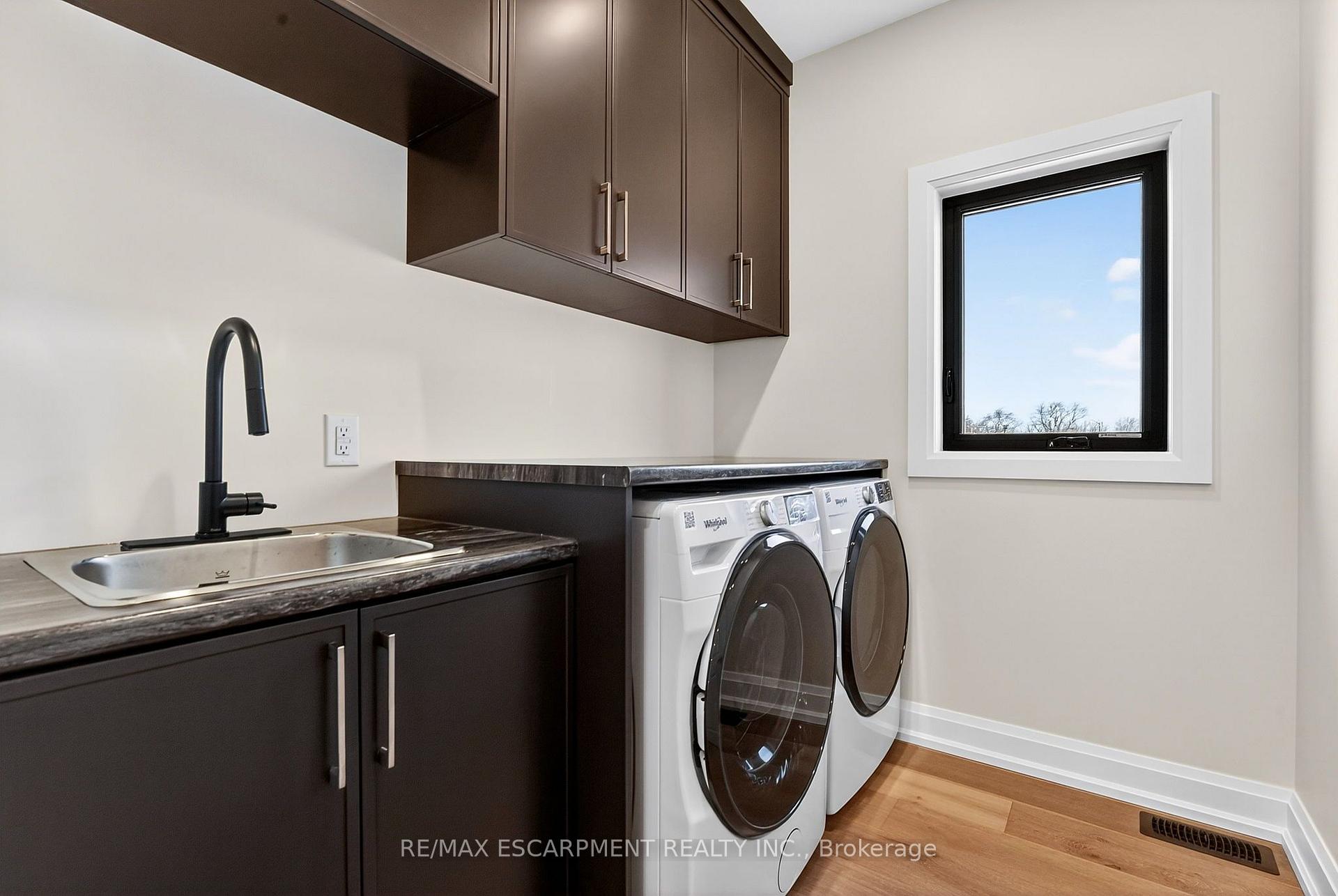 Photo 11 of 6192 Curlin Crescent, Niagara Falls, Forestview — HOMEH