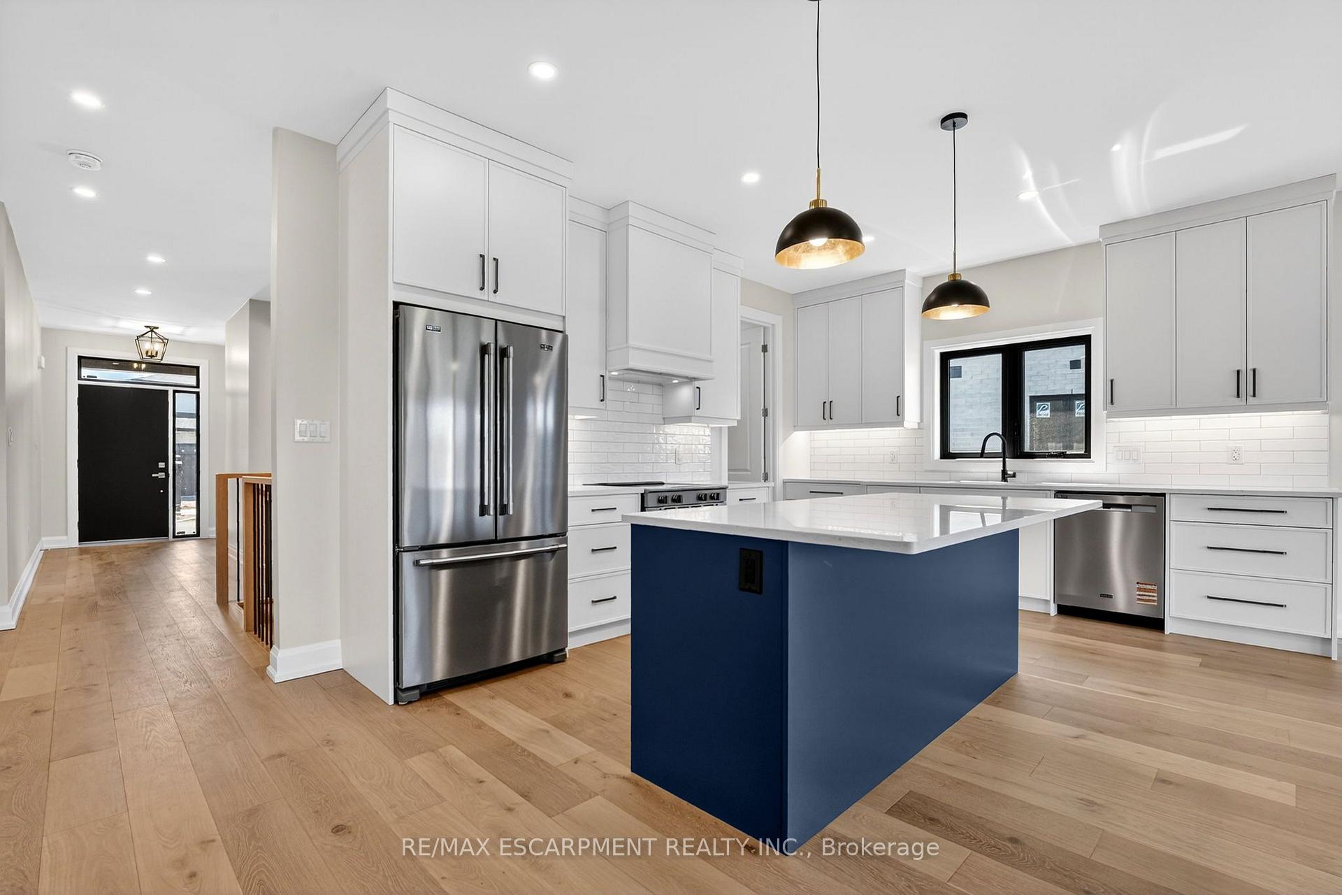 Photo 12 of 6192 Curlin Crescent, Niagara Falls, Forestview — HOMEH