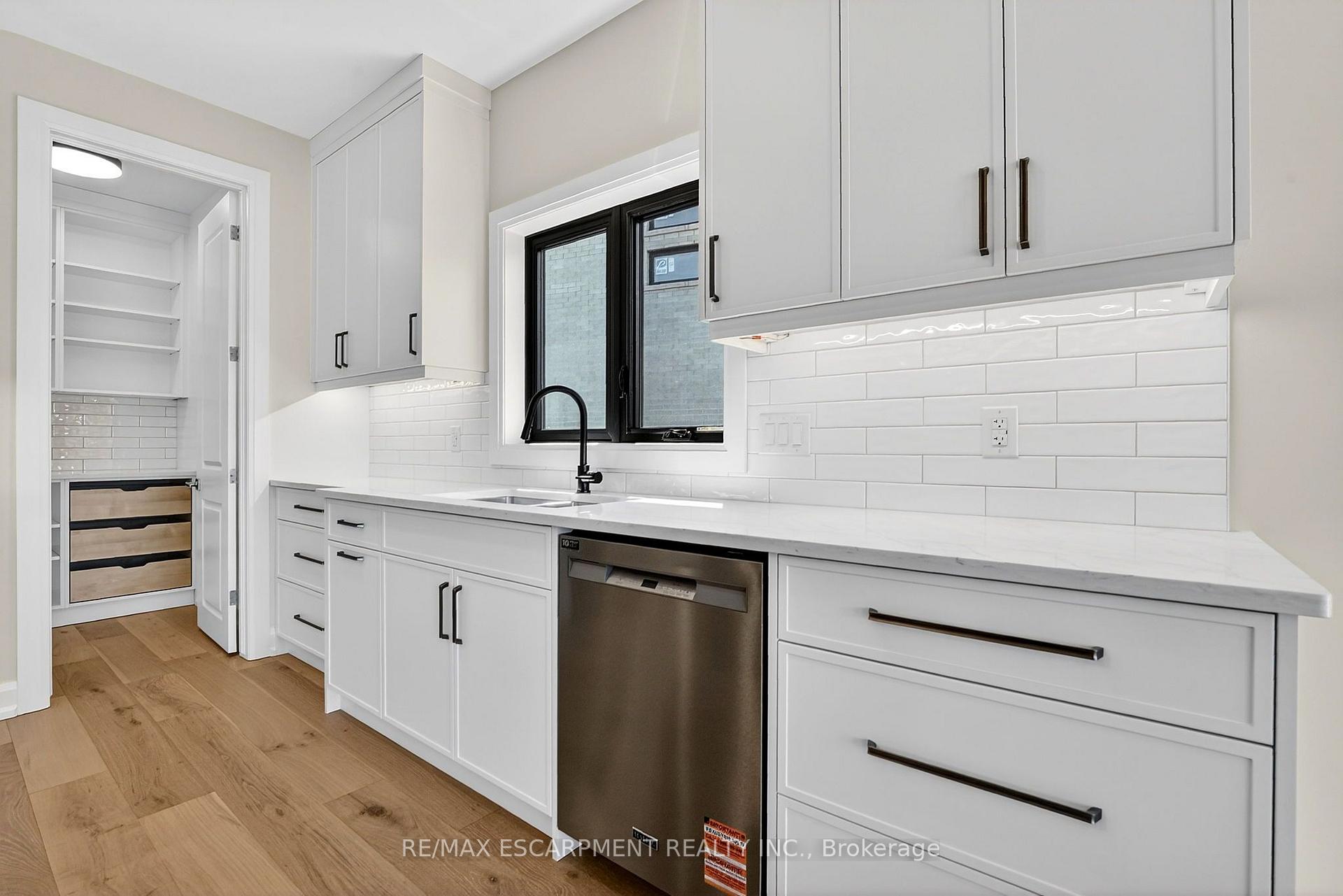 Photo 14 of 6192 Curlin Crescent, Niagara Falls, Forestview — HOMEH