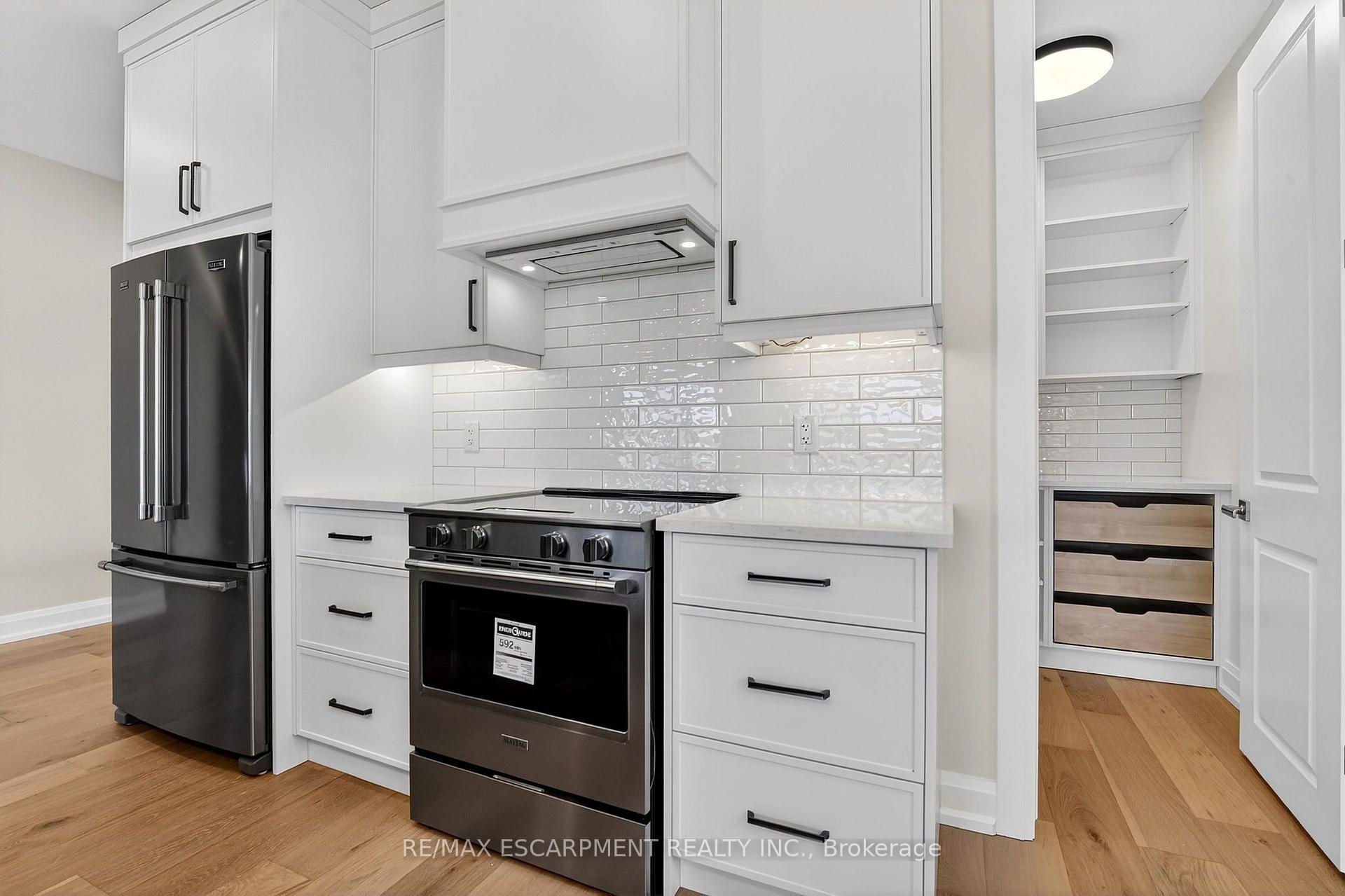 Photo 15 of 6192 Curlin Crescent, Niagara Falls, Forestview — HOMEH
