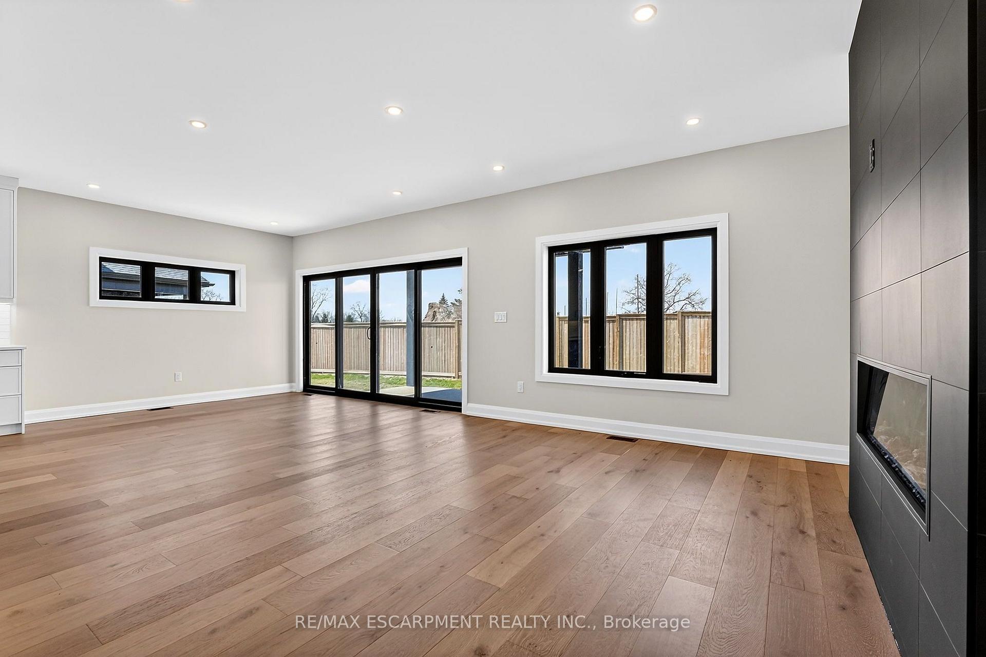 Photo 21 of 6192 Curlin Crescent, Niagara Falls, Forestview — HOMEH