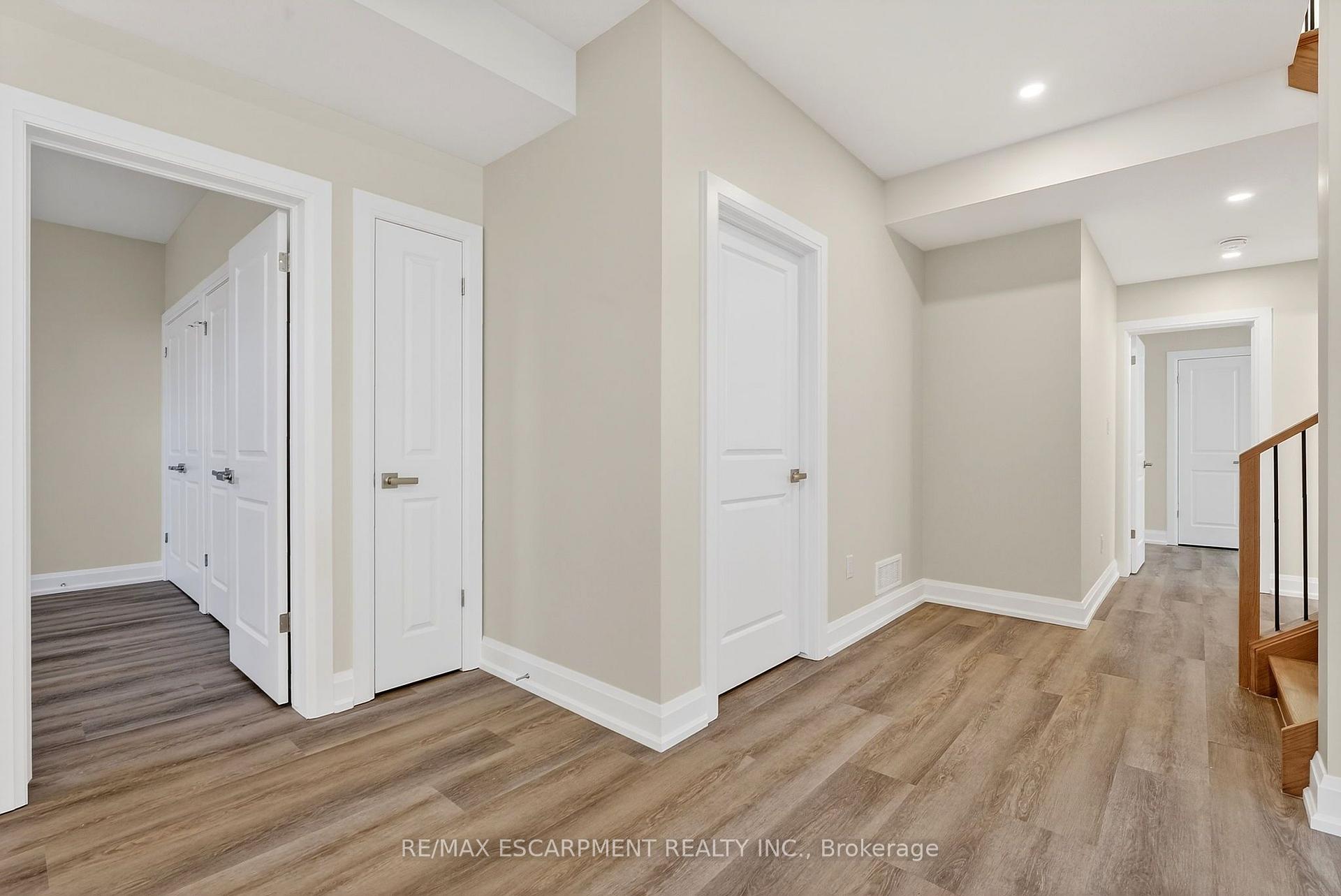 Photo 37 of 6192 Curlin Crescent, Niagara Falls, Forestview — HOMEH