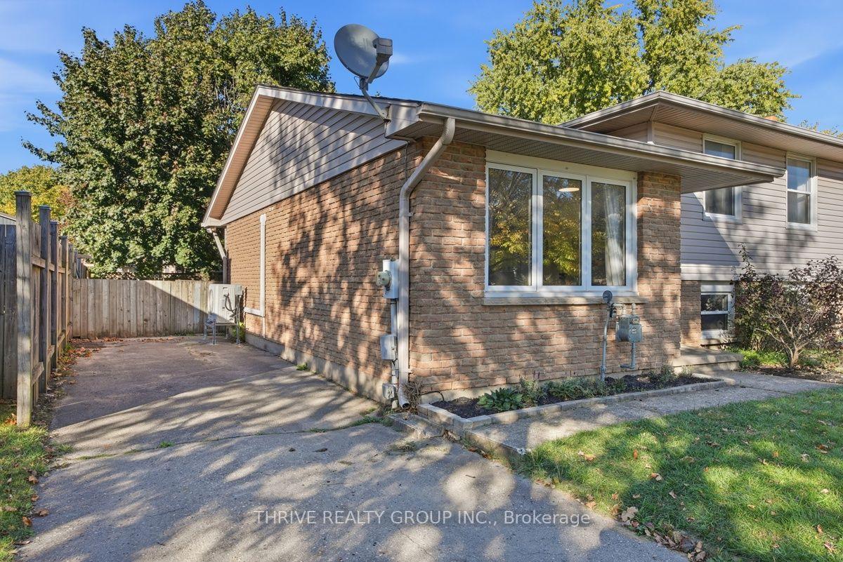 Photo 2 of 3 Parcreek Place, Strathroy-Caradoc, NW — HOMEH