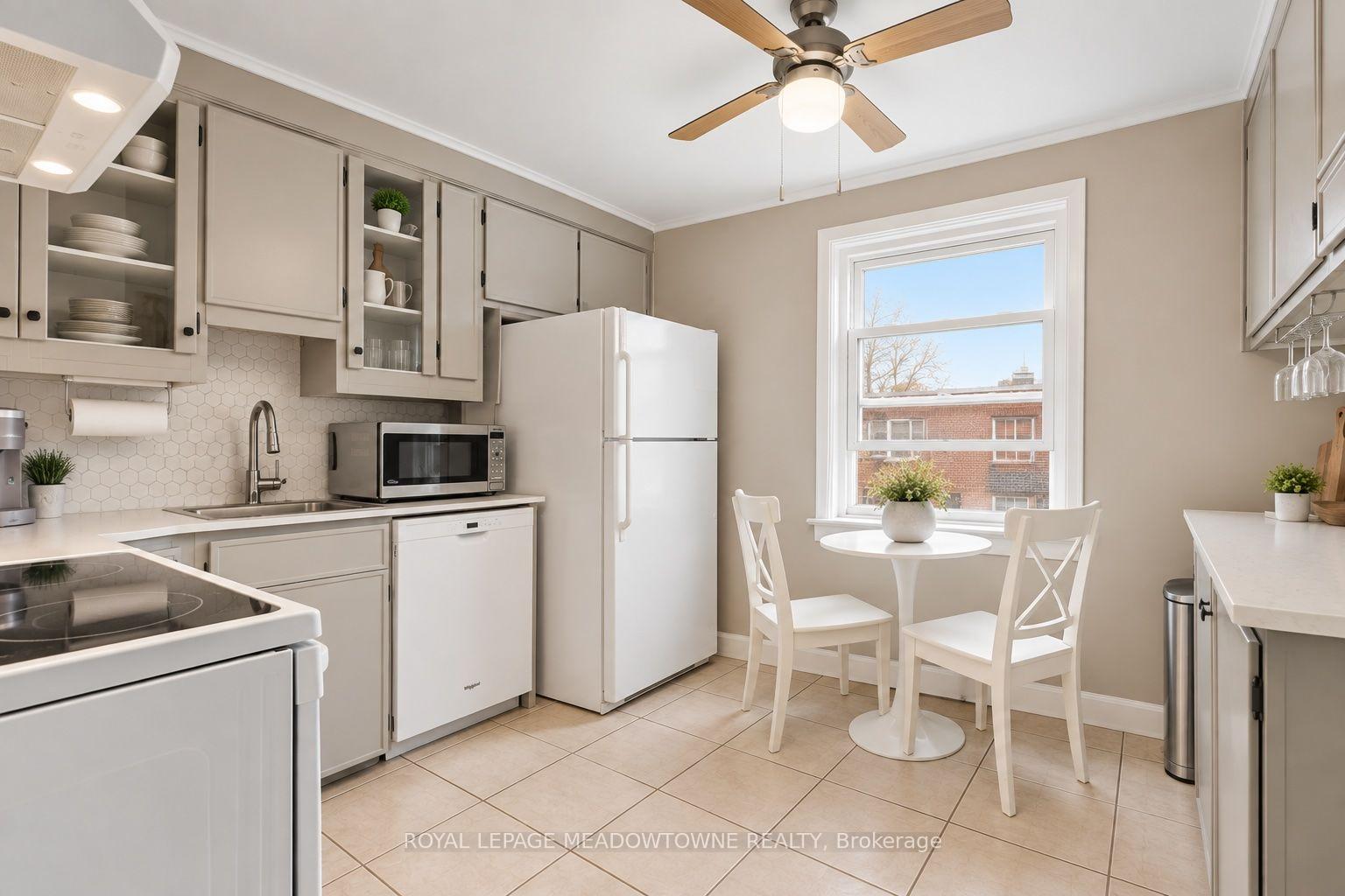 Photo 5 of Unit 15, 1351 Lakeshore Road, Burlington, Brant — HOMEH