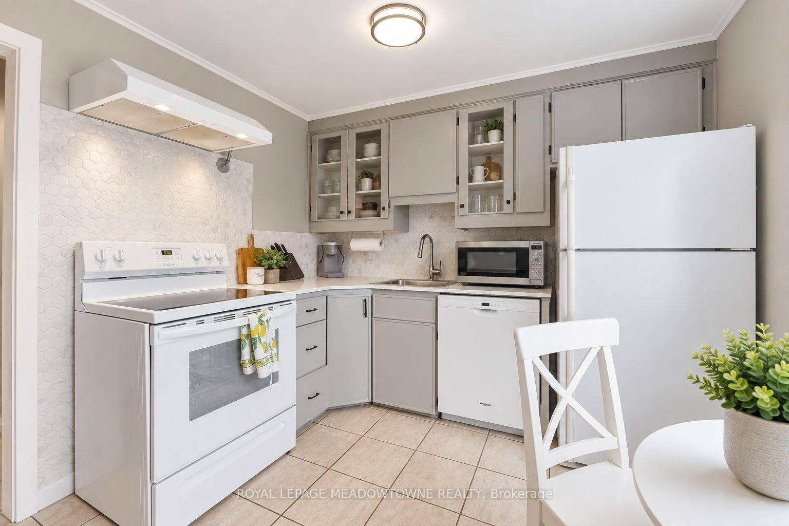 Photo 7 of Unit 15, 1351 Lakeshore Road, Burlington, Brant — HOMEH
