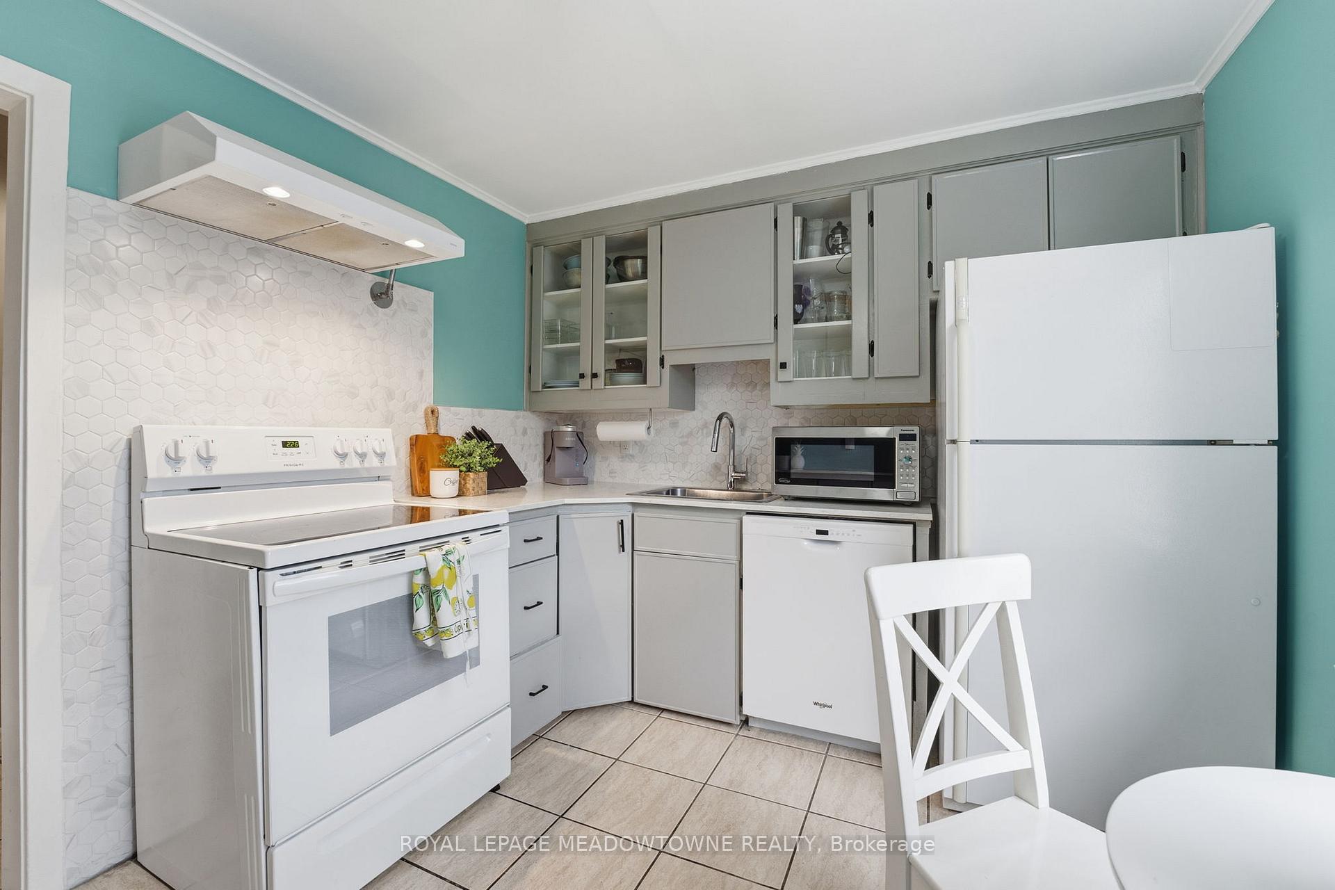 Photo 8 of Unit 15, 1351 Lakeshore Road, Burlington, Brant — HOMEH