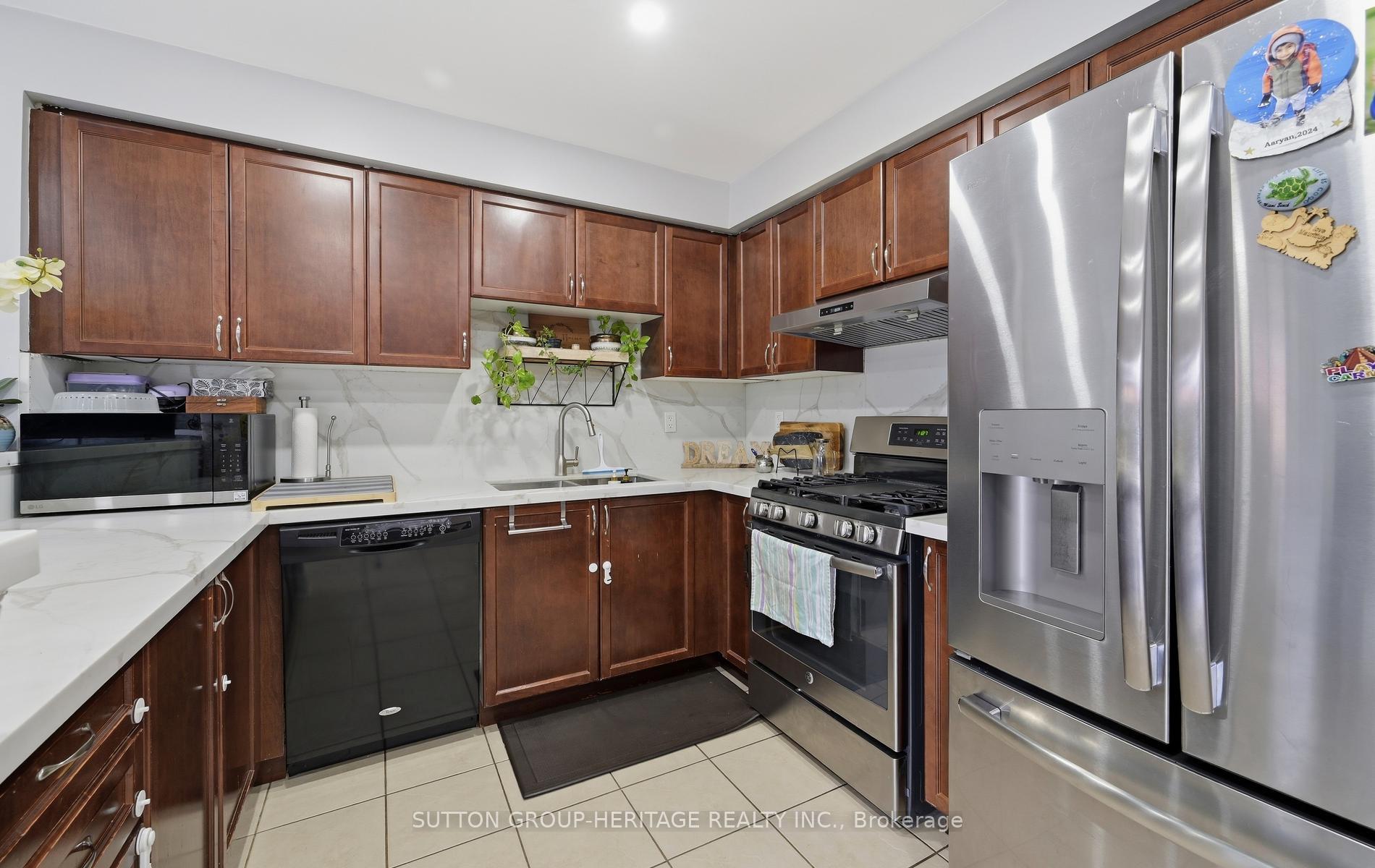 Photo 4 of 29 Tozer Crescent, Ajax, Northwest Ajax — HOMEH