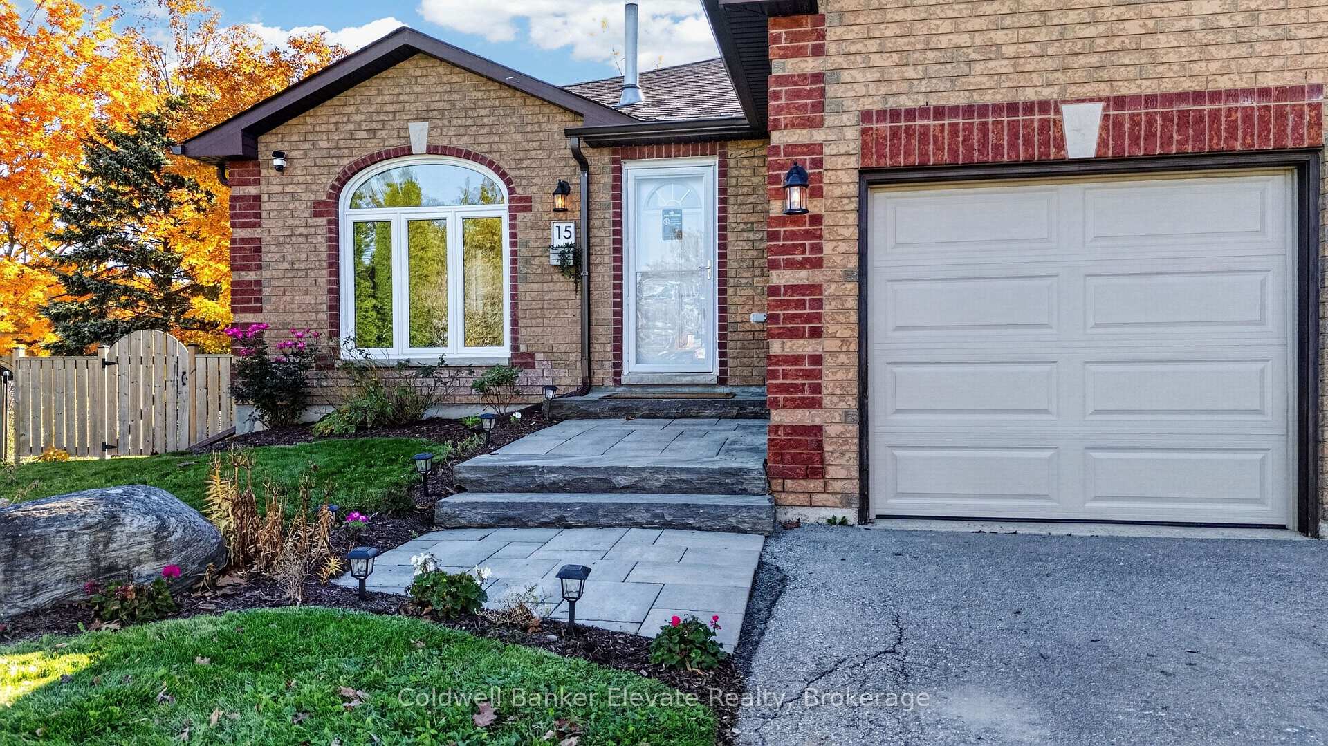 Photo 3 of 15 Nakiska Court, Barrie, Holly — HOMEH