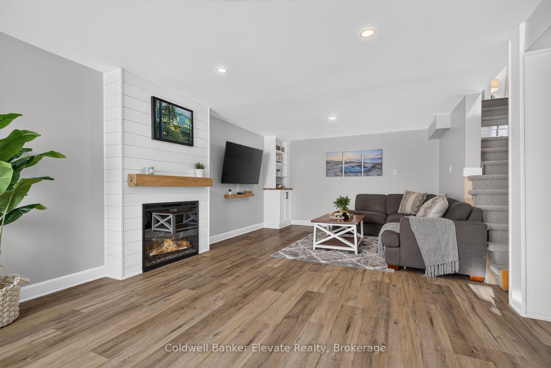 Photo 24 of 15 Nakiska Court, Barrie, Holly — HOMEH
