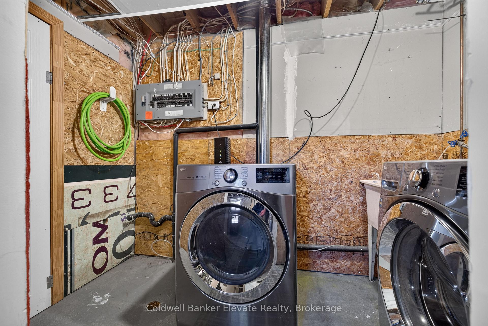 Photo 32 of 15 Nakiska Court, Barrie, Holly — HOMEH