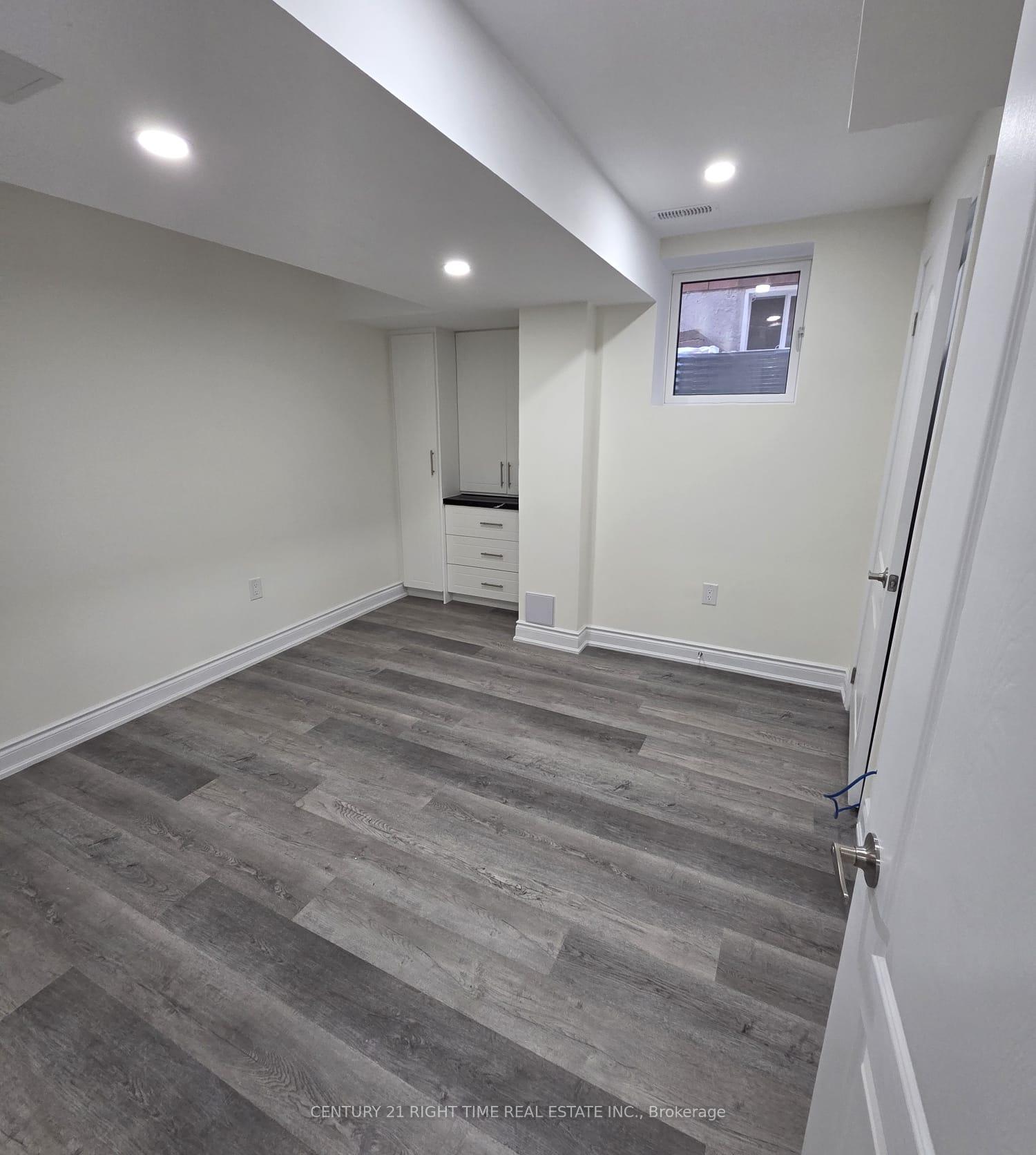 Photo 3 of 376 Gooch Crescent, Milton, Scott — HOMEH