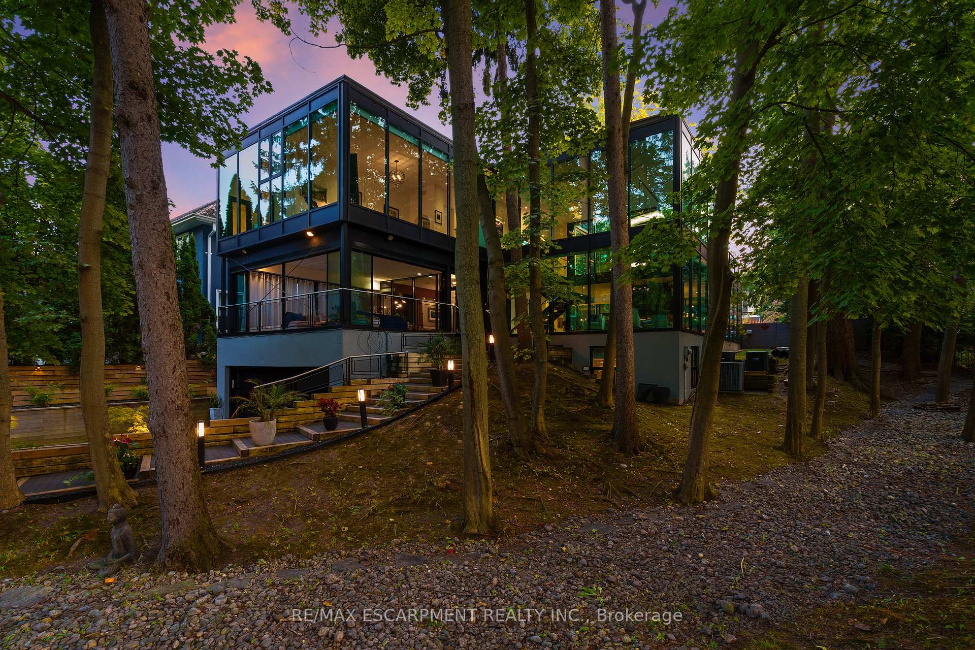 Photo 2 of 54 Raymar Place, Oakville, Old Oakville — HOMEH