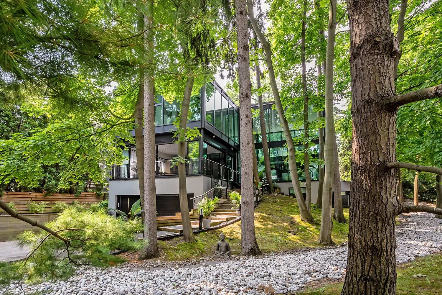 Photo 4 of 54 Raymar Place, Oakville, Old Oakville — HOMEH