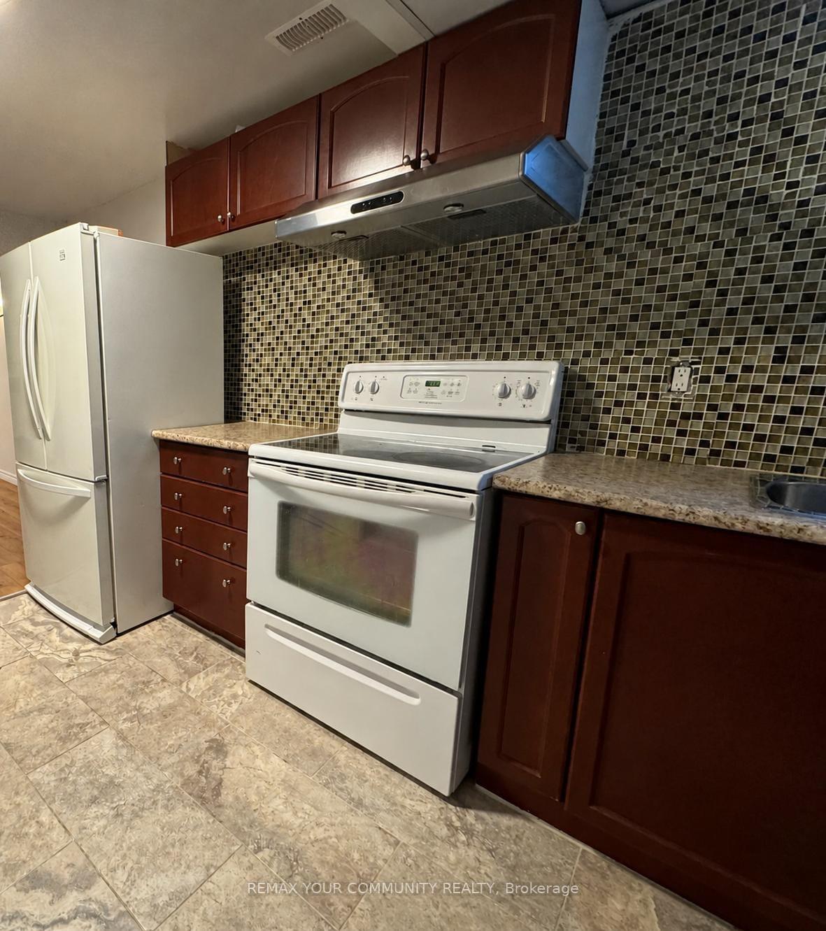 Photo 5 of Unit Bsmt, 533 Gardenview Square, Pickering, Amberlea — HOMEH