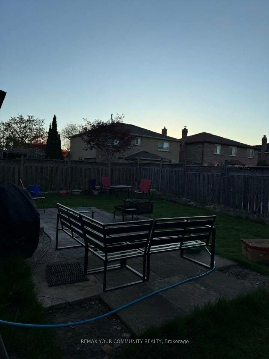 Photo 10 of Unit Bsmt, 533 Gardenview Square, Pickering, Amberlea — HOMEH