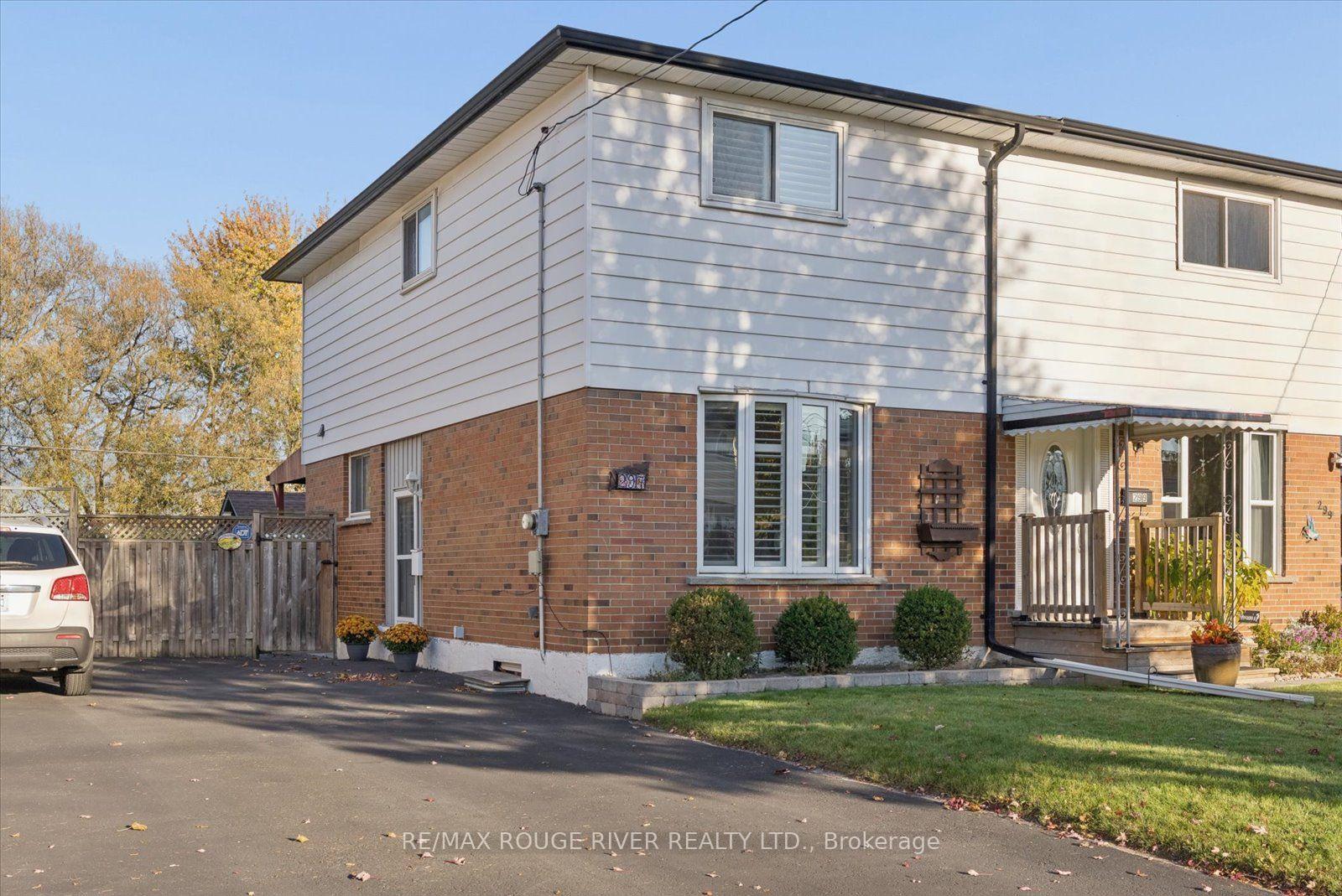 Photo 2 of 297 Durham Court, Oshawa, Vanier — HOMEH