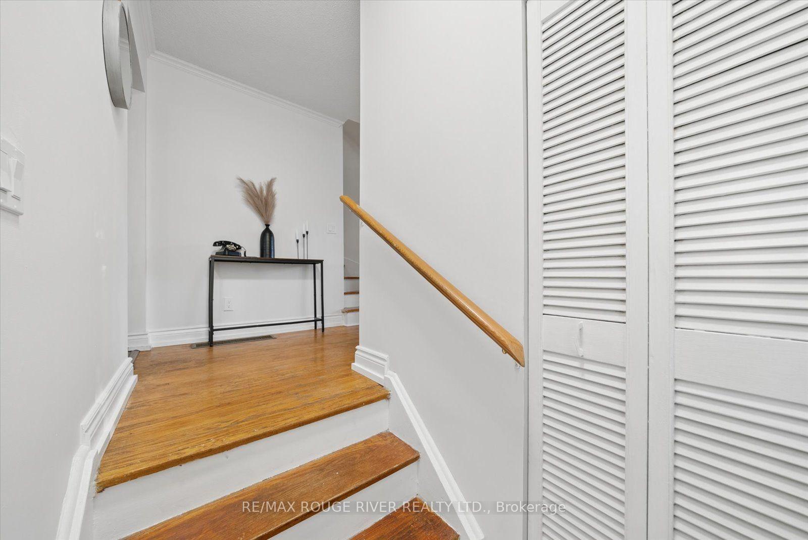 Photo 6 of 297 Durham Court, Oshawa, Vanier — HOMEH