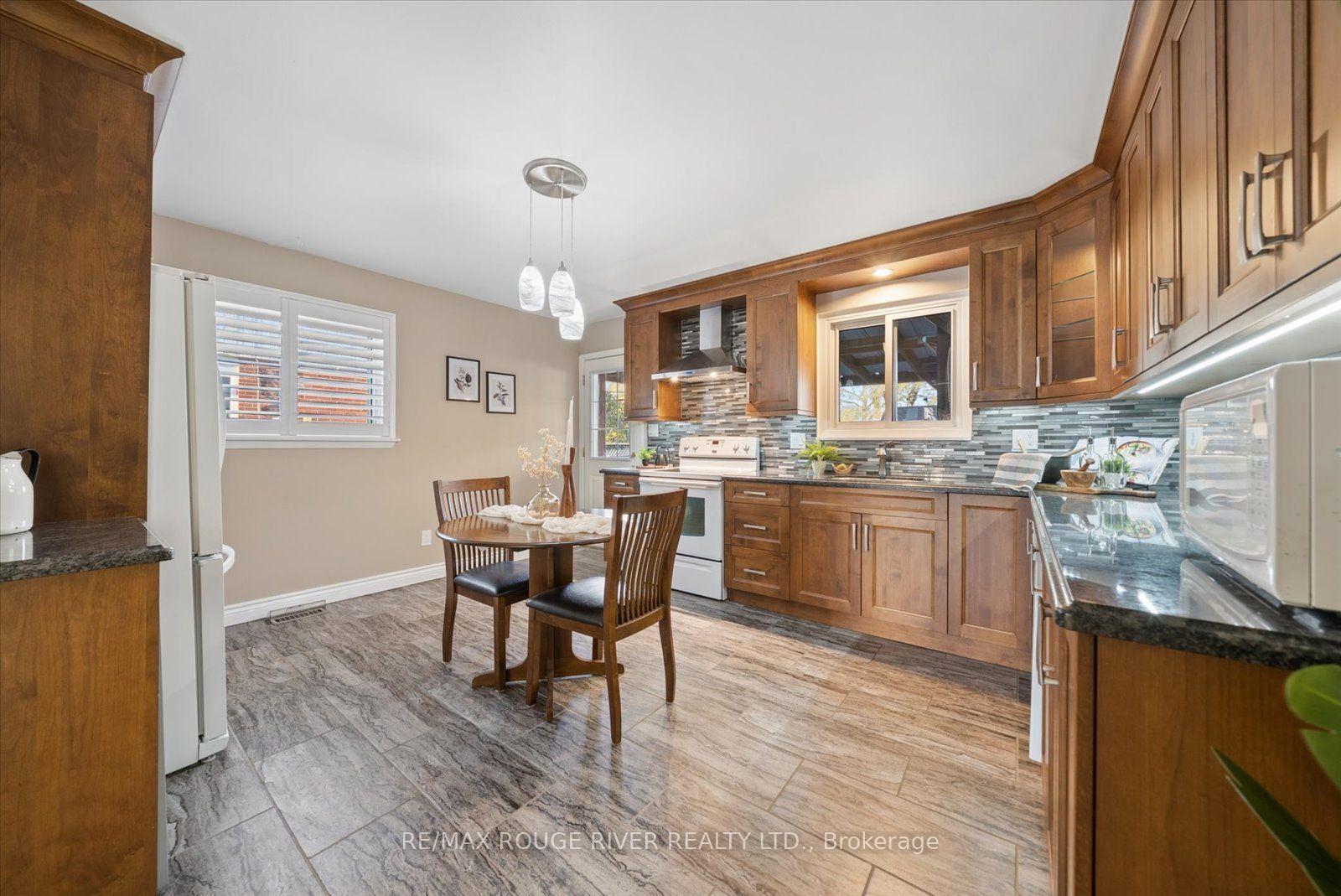 Photo 11 of 297 Durham Court, Oshawa, Vanier — HOMEH