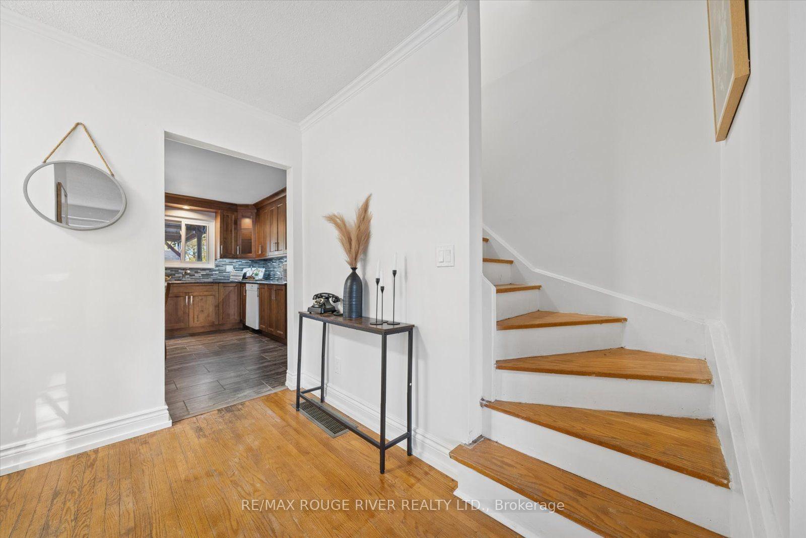 Photo 16 of 297 Durham Court, Oshawa, Vanier — HOMEH