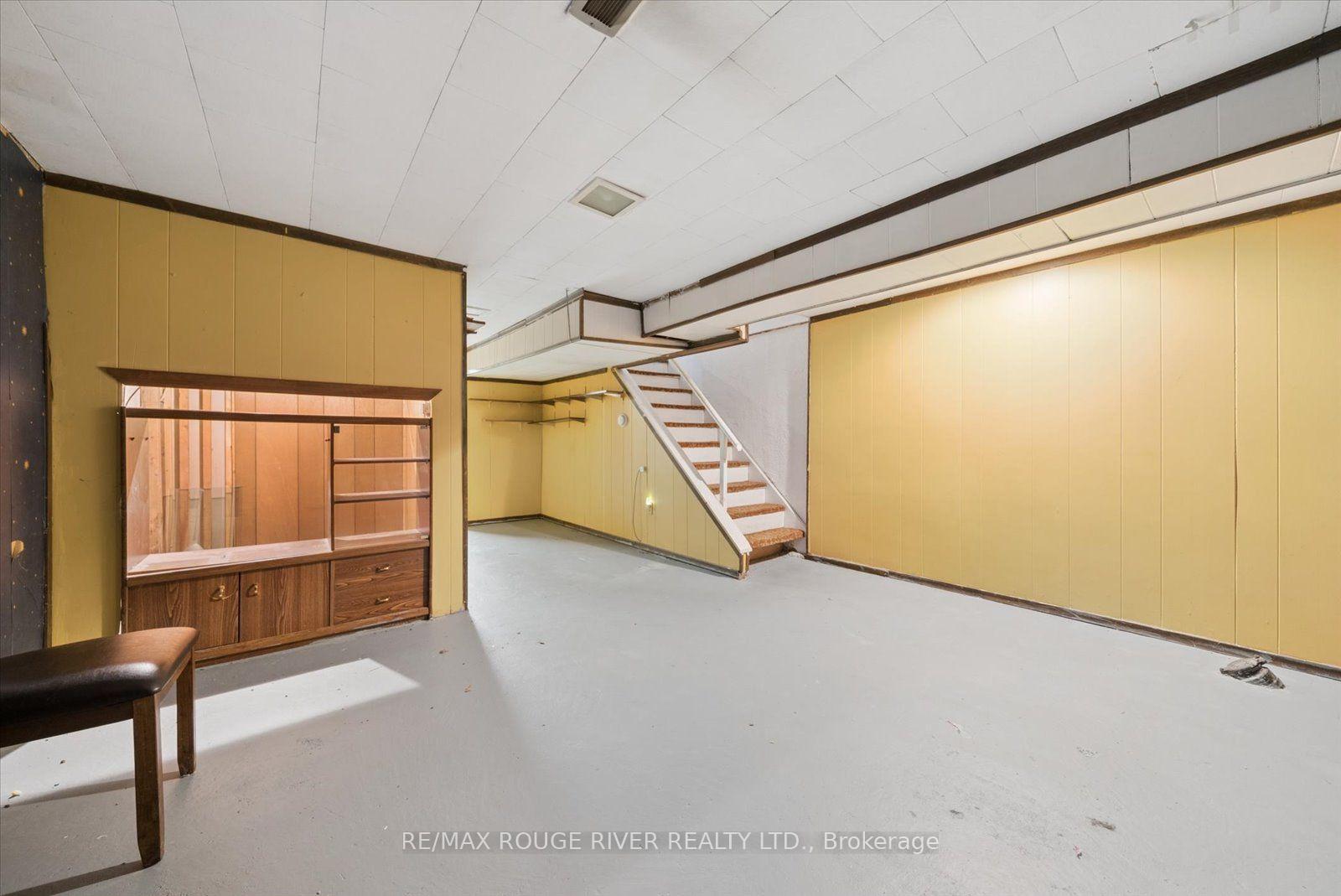 Photo 24 of 297 Durham Court, Oshawa, Vanier — HOMEH