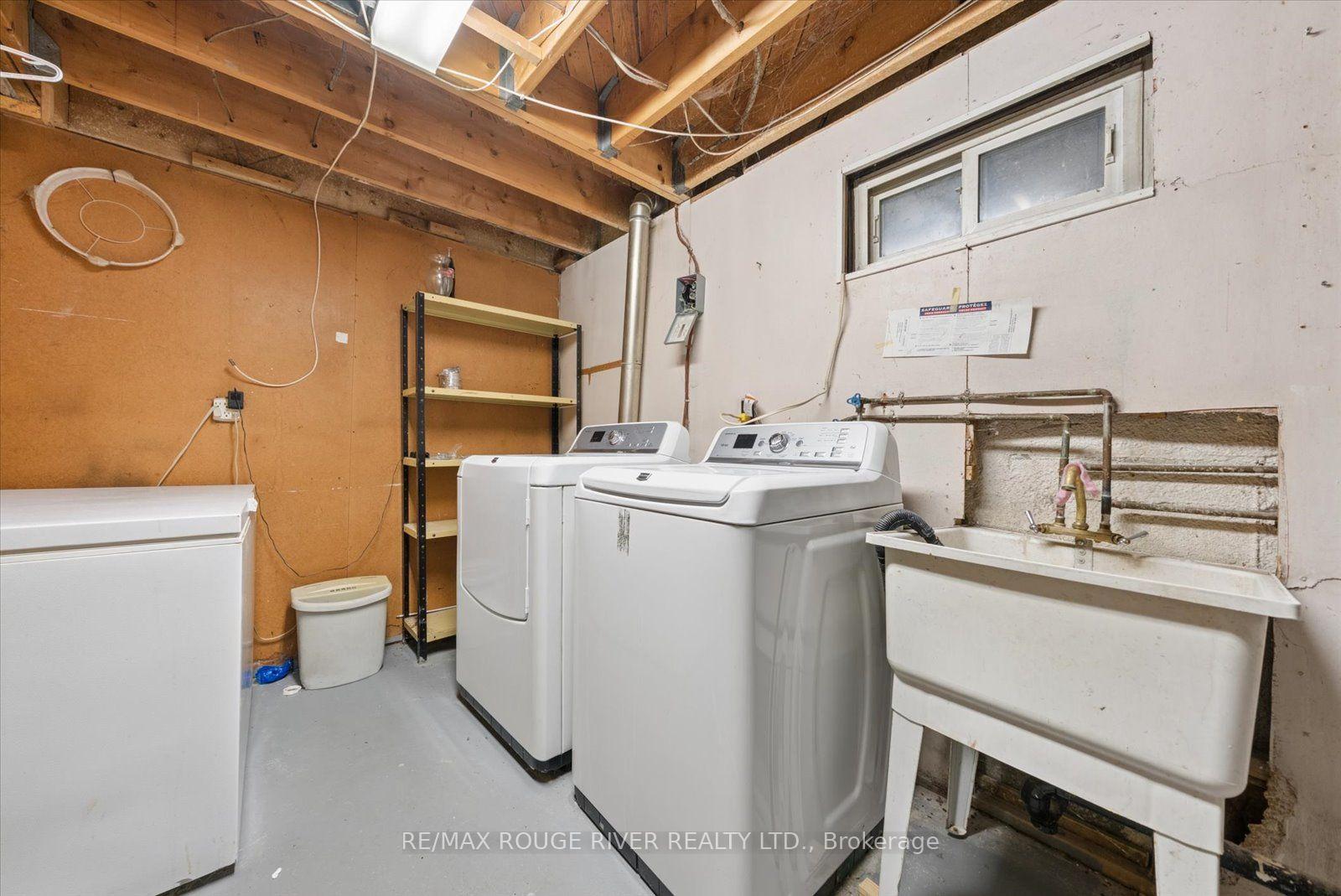 Photo 25 of 297 Durham Court, Oshawa, Vanier — HOMEH