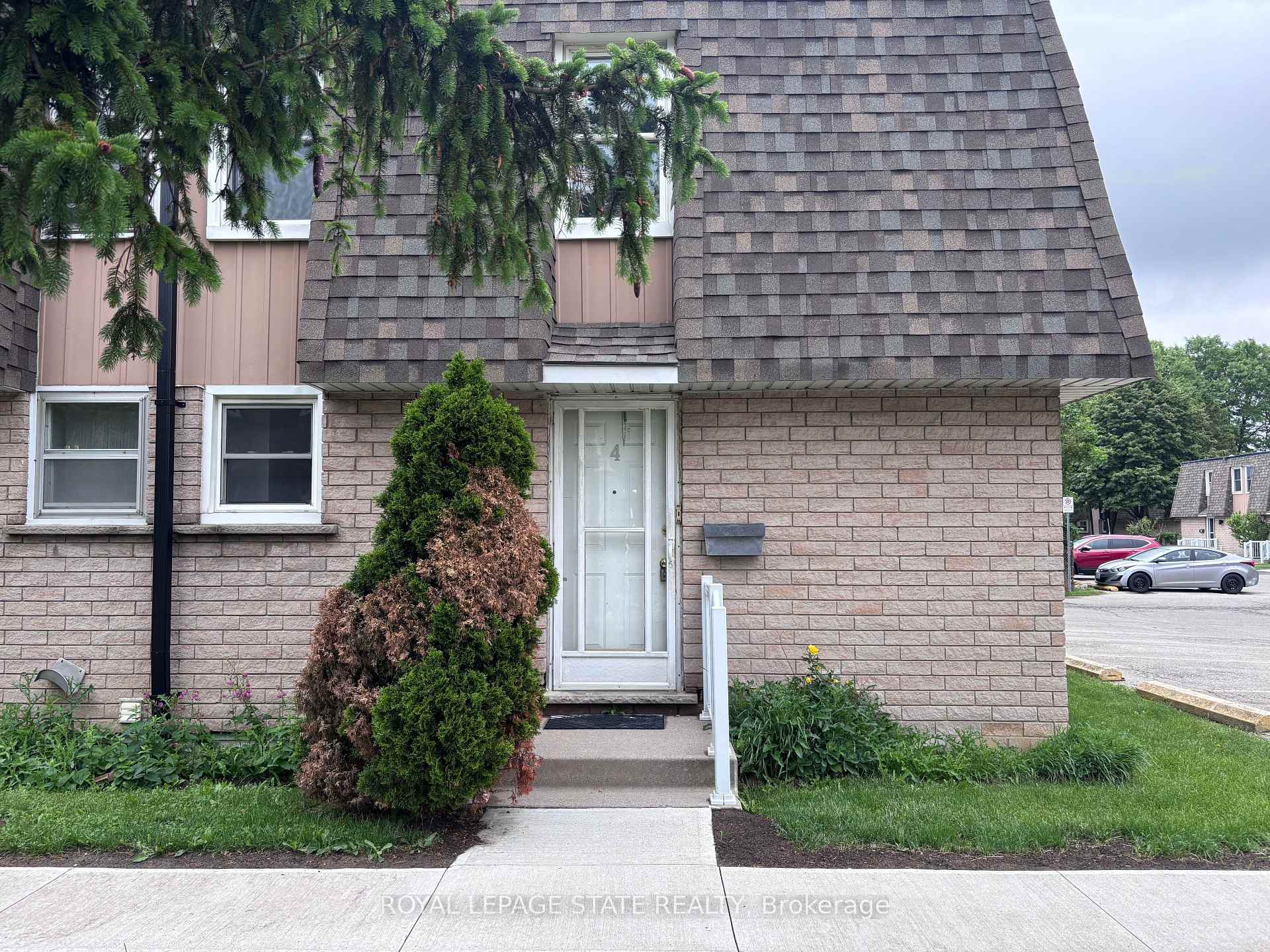 Photo 2 of Unit 4, 153 Limeridge Road W, Hamilton, Rolston — HOMEH