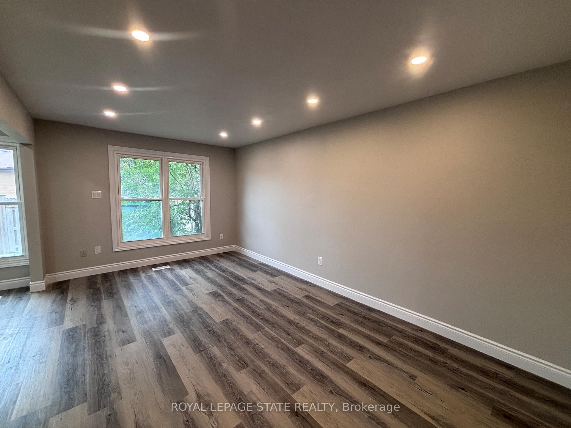 Photo 8 of Unit 4, 153 Limeridge Road W, Hamilton, Rolston — HOMEH