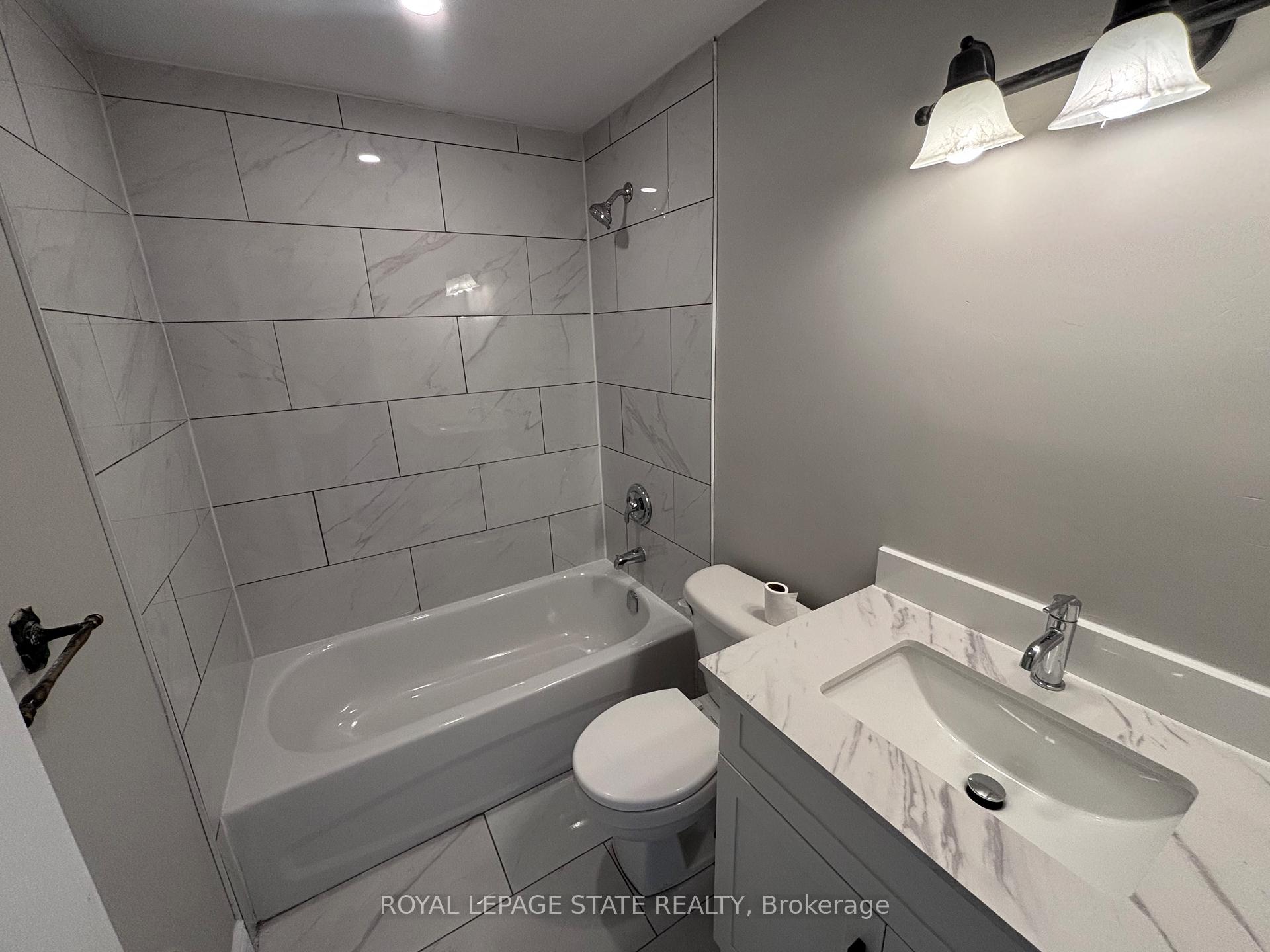 Photo 16 of Unit 4, 153 Limeridge Road W, Hamilton, Rolston — HOMEH