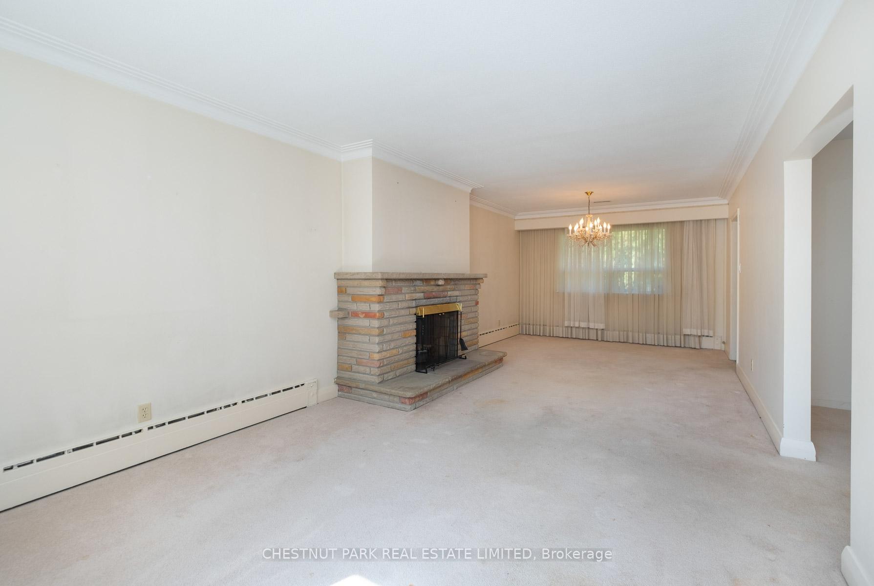 Photo 5 of 20 Strathroy Crescent, Markham, Old Markham Village — HOMEH
