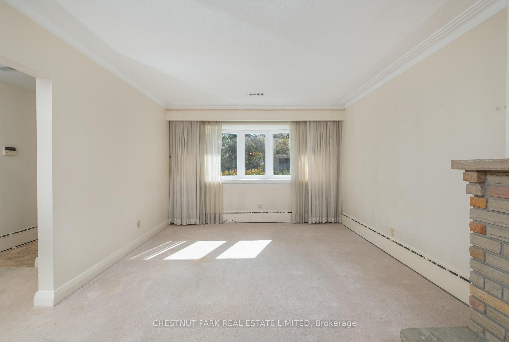 Photo 6 of 20 Strathroy Crescent, Markham, Old Markham Village — HOMEH