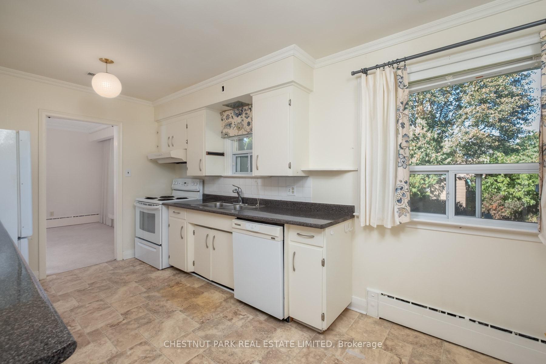 Photo 12 of 20 Strathroy Crescent, Markham, Old Markham Village — HOMEH